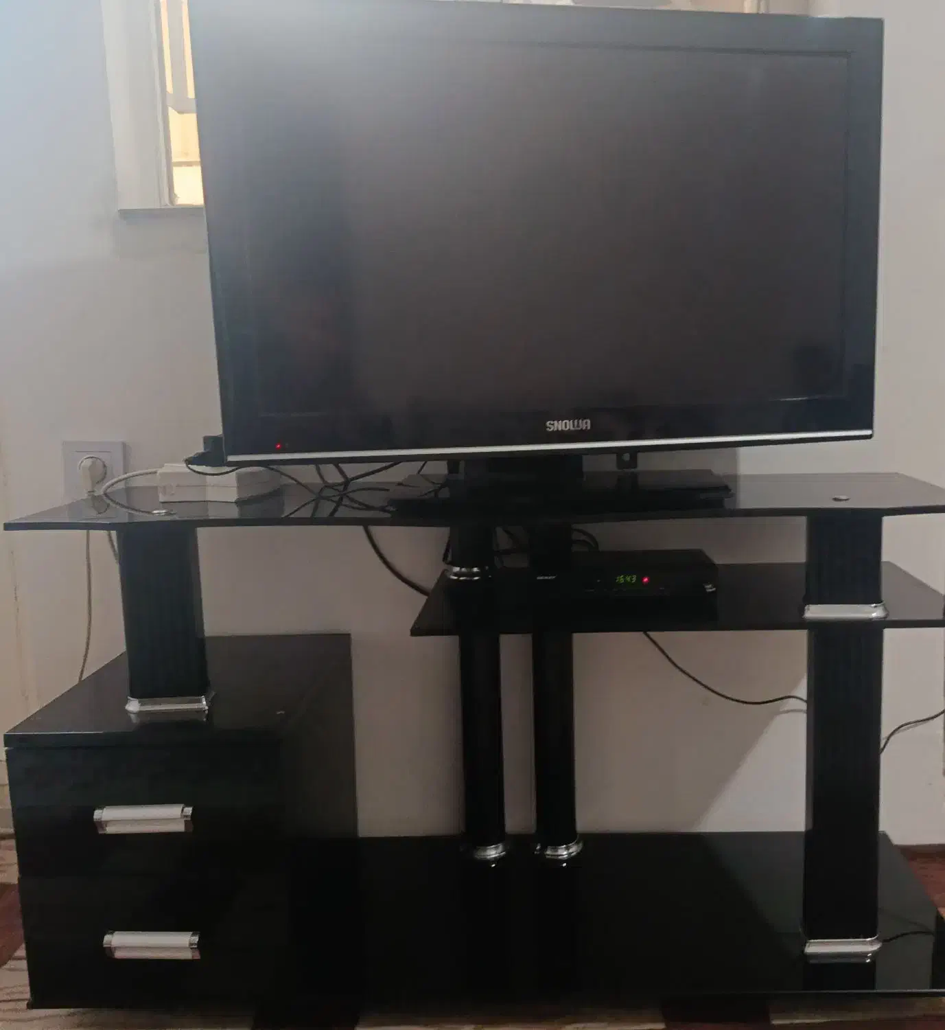 تلویزیون همراه با میز و گیرنده دیجیتال|تلویزیون و پروژکتور|ارومیه, |دیوار