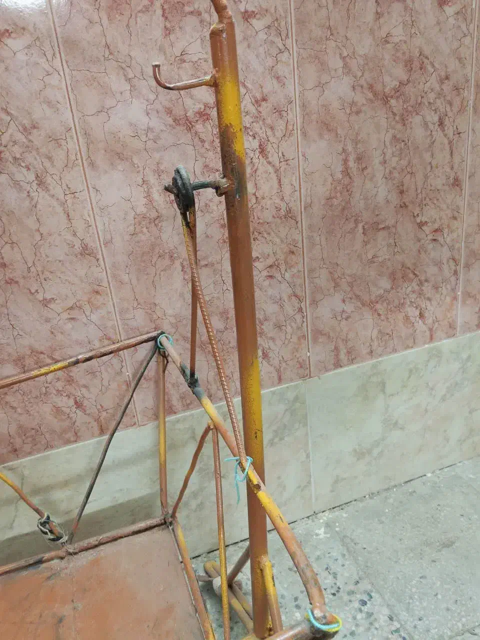 گهواره بچه|تخت و صندلی بچه|فردوس (خراسان), |دیوار