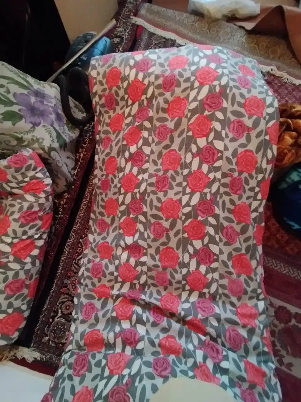 رخت خواب نو و بالش سنتی|رختخواب، بالش، پتو|رینه, |دیوار