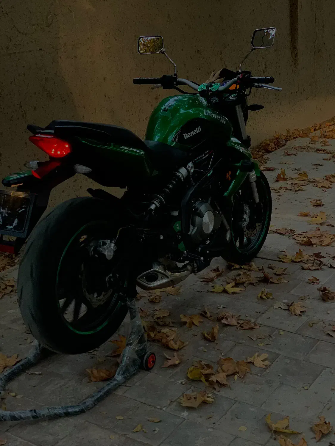 بنلی ۳۰۰ مدل ۹۷ بسیار تمیز و سالم|موتورسیکلت|اصفهان, ناژوان|دیوار