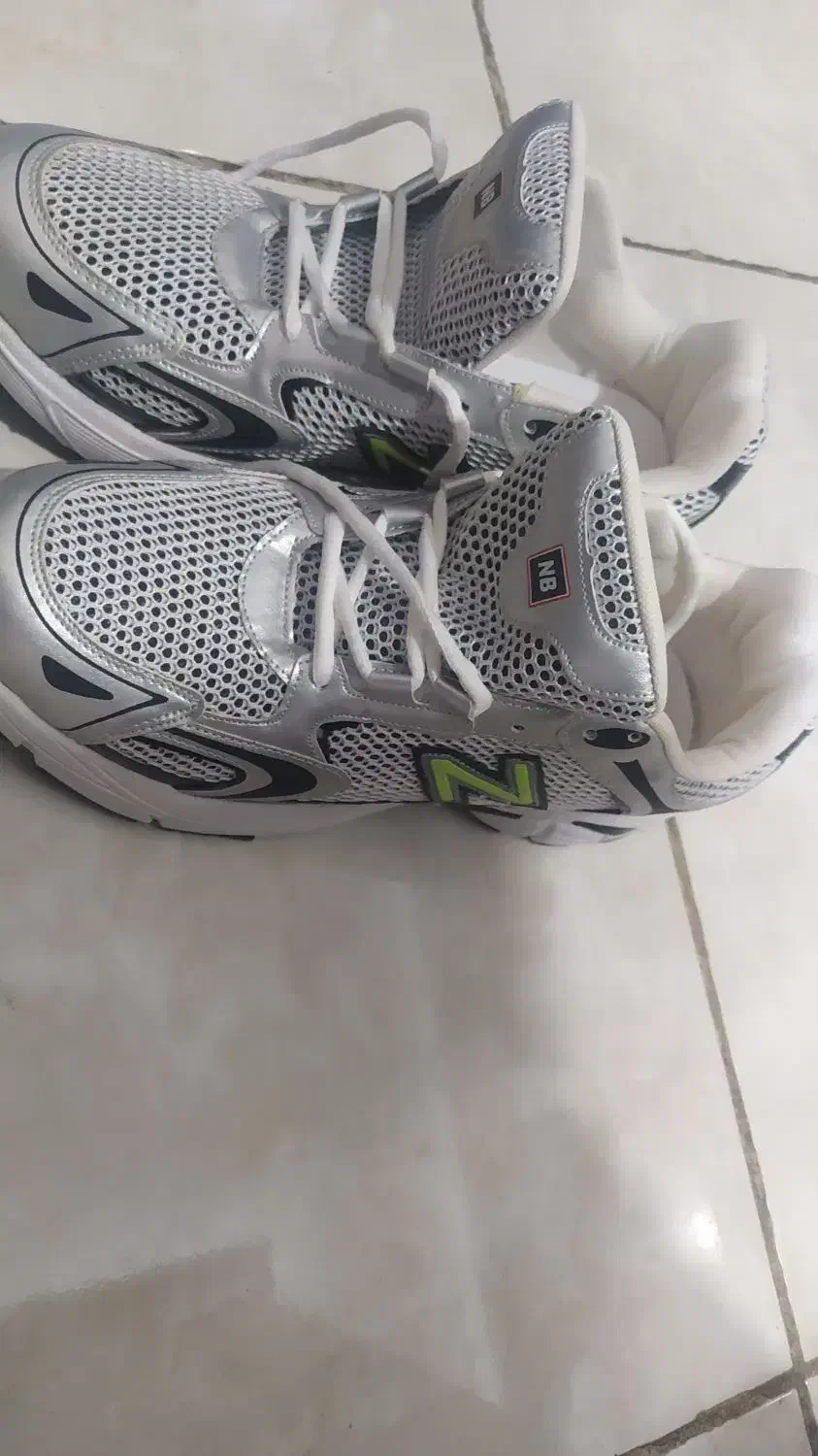 کتونی نیوبالانس|کیف، کفش، کمربند|ری, سرتخت|دیوار