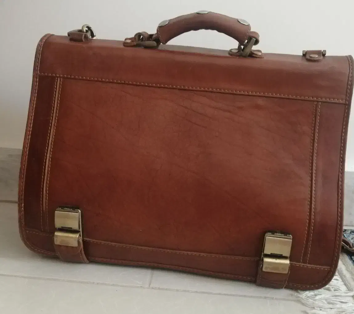 کیف چرمی اداری|کیف، کفش، کمربند|پرند, فاز ۳|دیوار