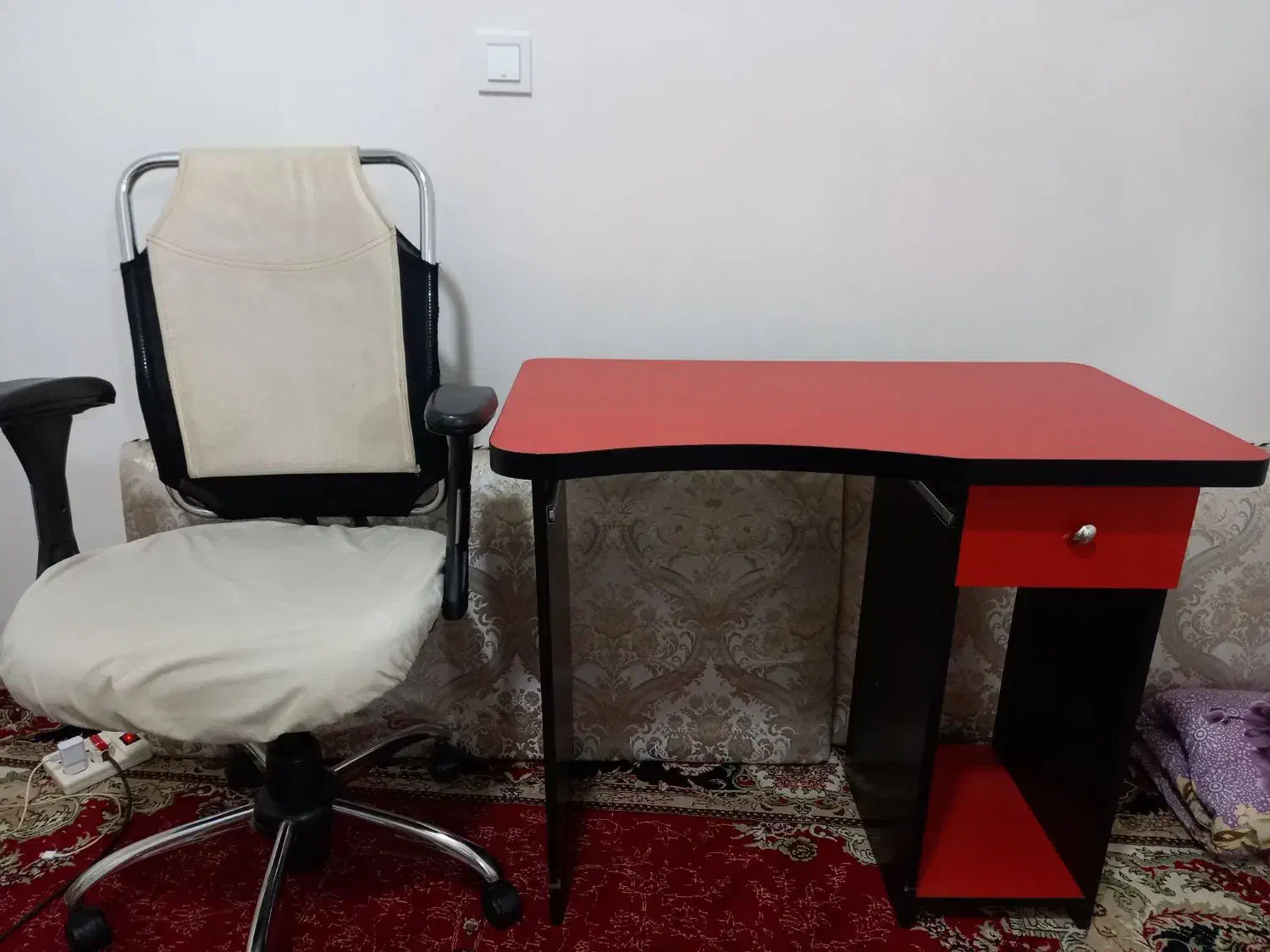 میز تحریر همراه با صندلی|میز تحریر و کامپیوتر|ری, علایین|دیوار