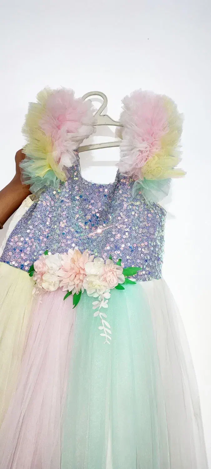 پیراهن دخترانه|لباس|هشتگرد, هشتگرد قدیم|دیوار