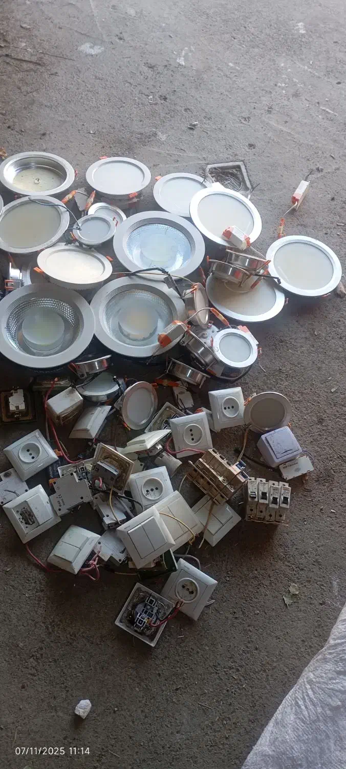 لامپ وکلید و پرس وفیوز|لامپ و چراغ|بانه, |دیوار