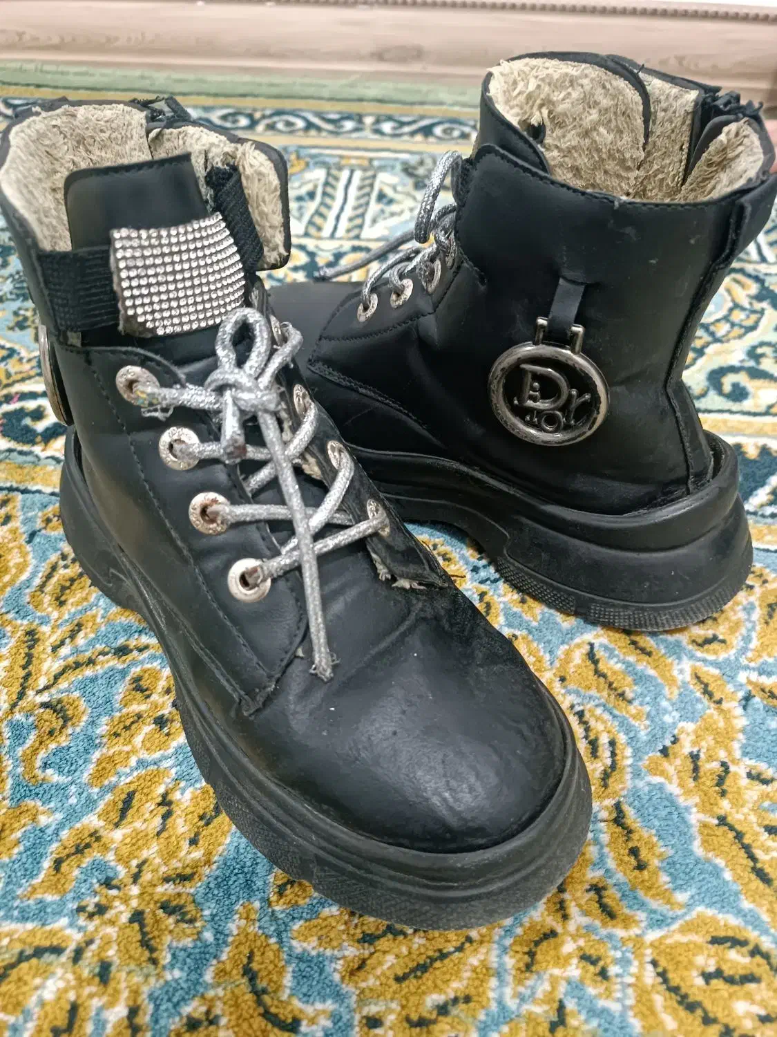 دو تا گفش بوت یکی بزرگ شماره 36ویکی30|کیف، کفش، کمربند|پارس‌آباد, |دیوار