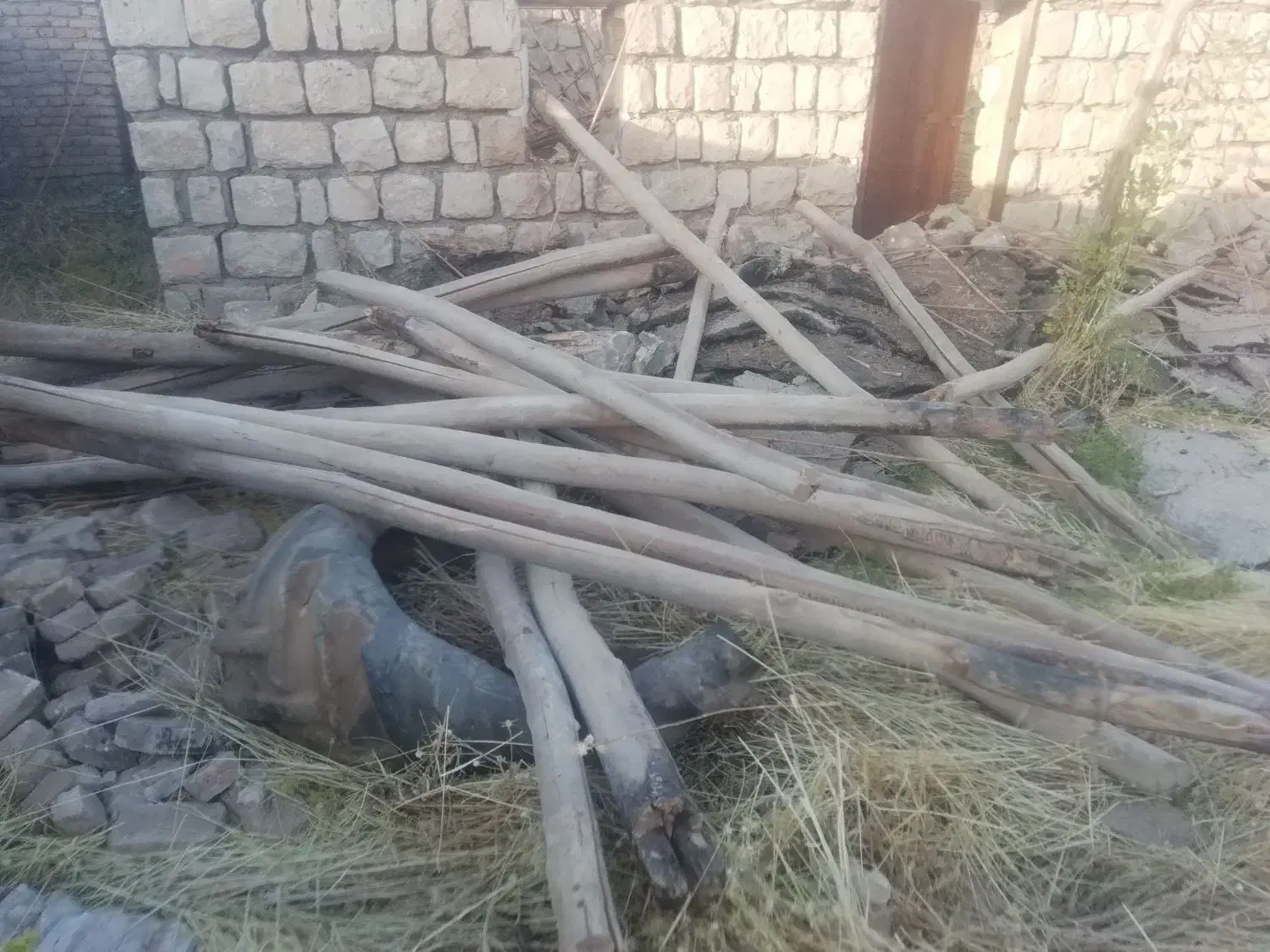 خرید تیرچوب چنار.اتاقی چوب سقفی ساختمانی.وضایعات|خدمات باغبانی و درختکاری|ماهیدشت, |دیوار