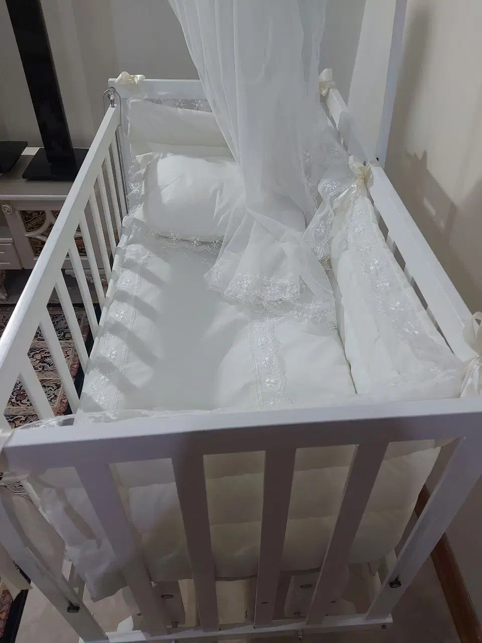 تخت نوزادی|تخت و سرویس خواب|تهران, آبشار تهران (دریاچه)|دیوار