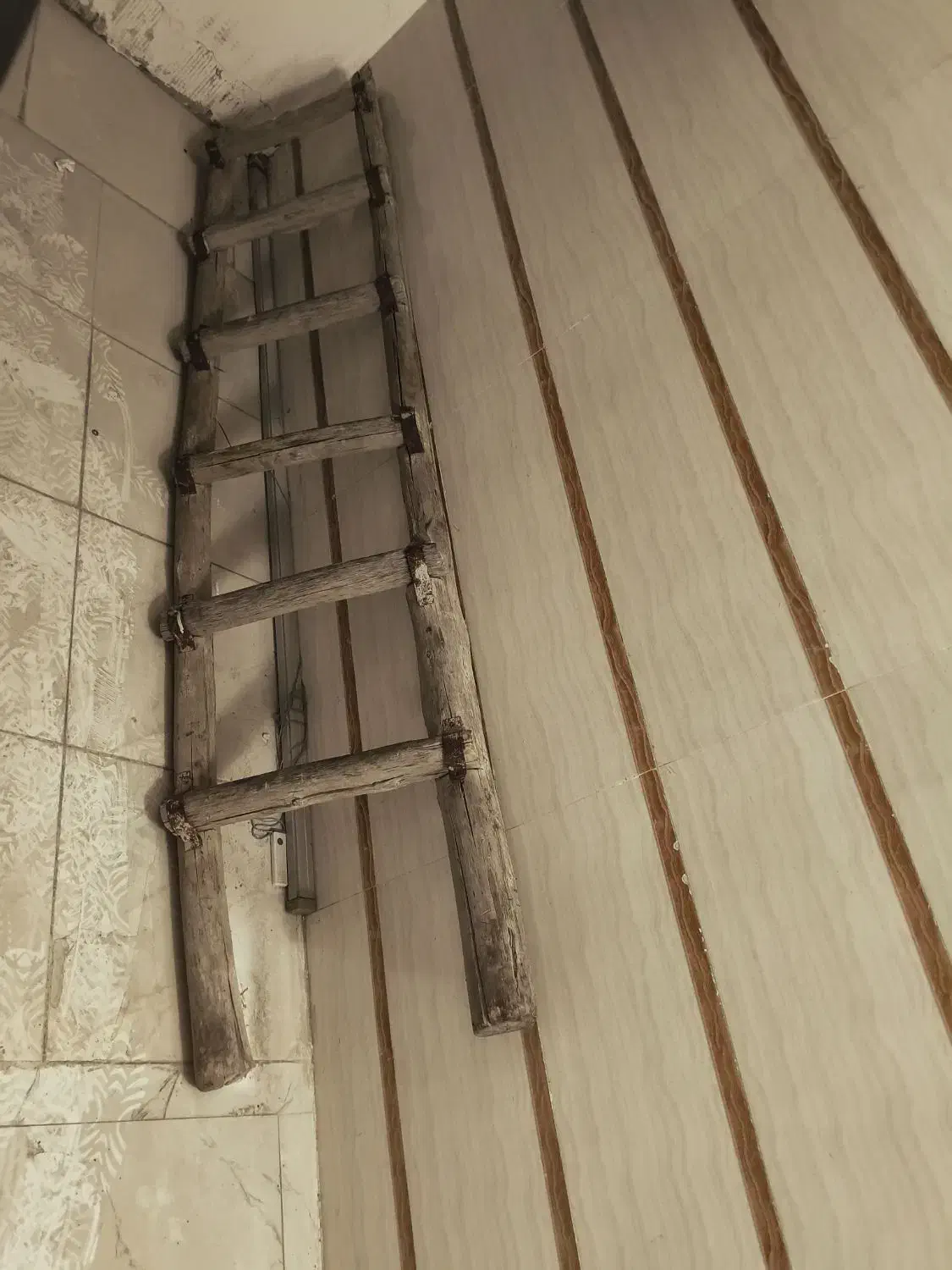 پله چوبی|مصالح و تجهیزات ساختمان|اهواز, کوی مهدیس|دیوار