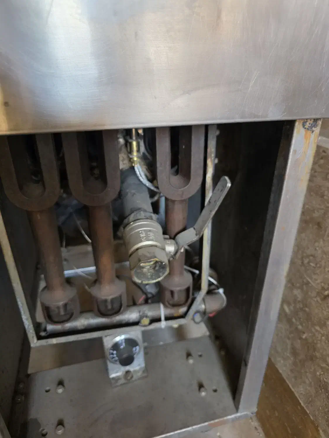 سرخ کن دین|کافی‌شاپ و رستوران|پرند, فاز ۱|دیوار