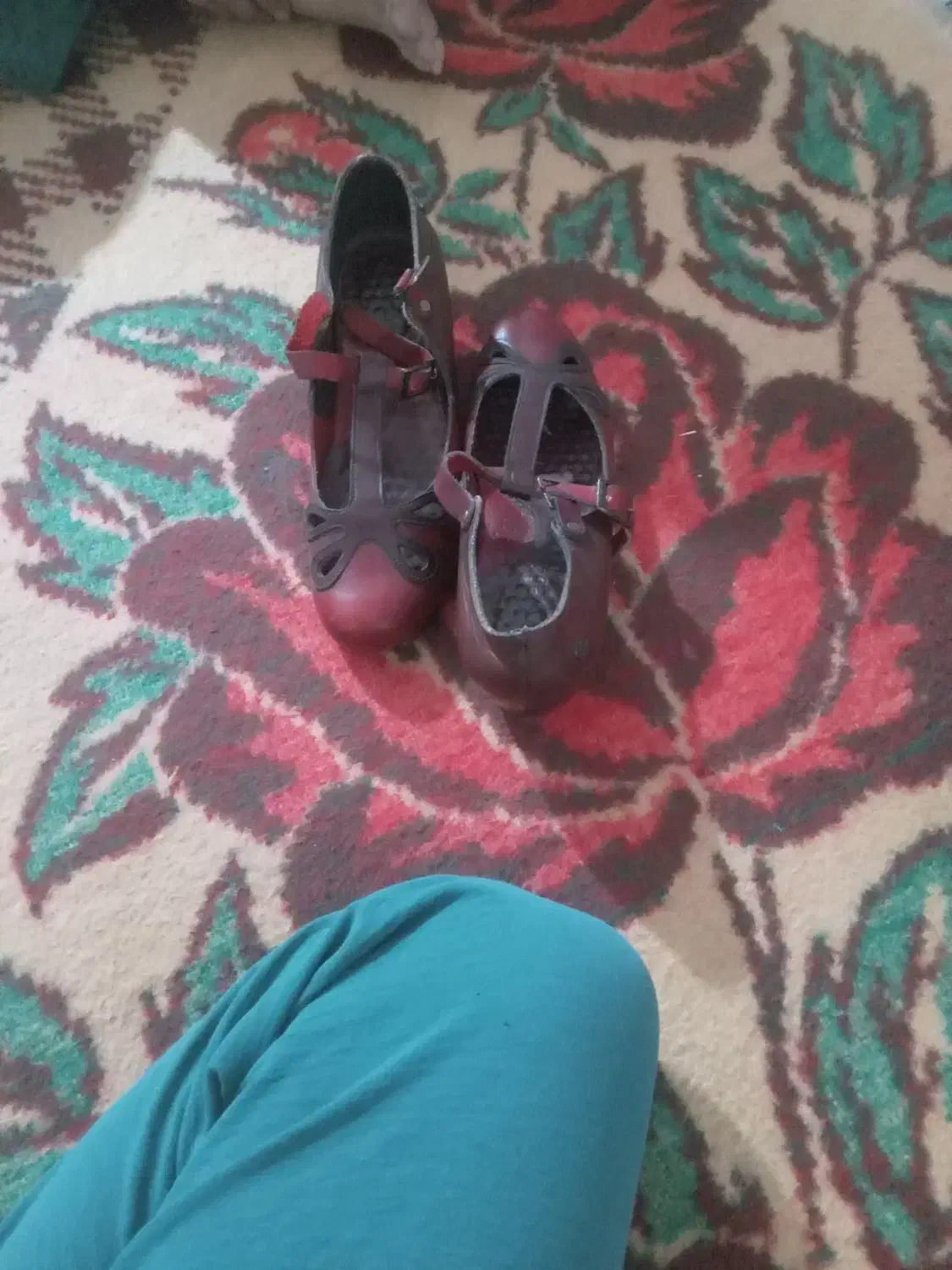 کفش|کیف، کفش، کمربند|بروجرد, |دیوار