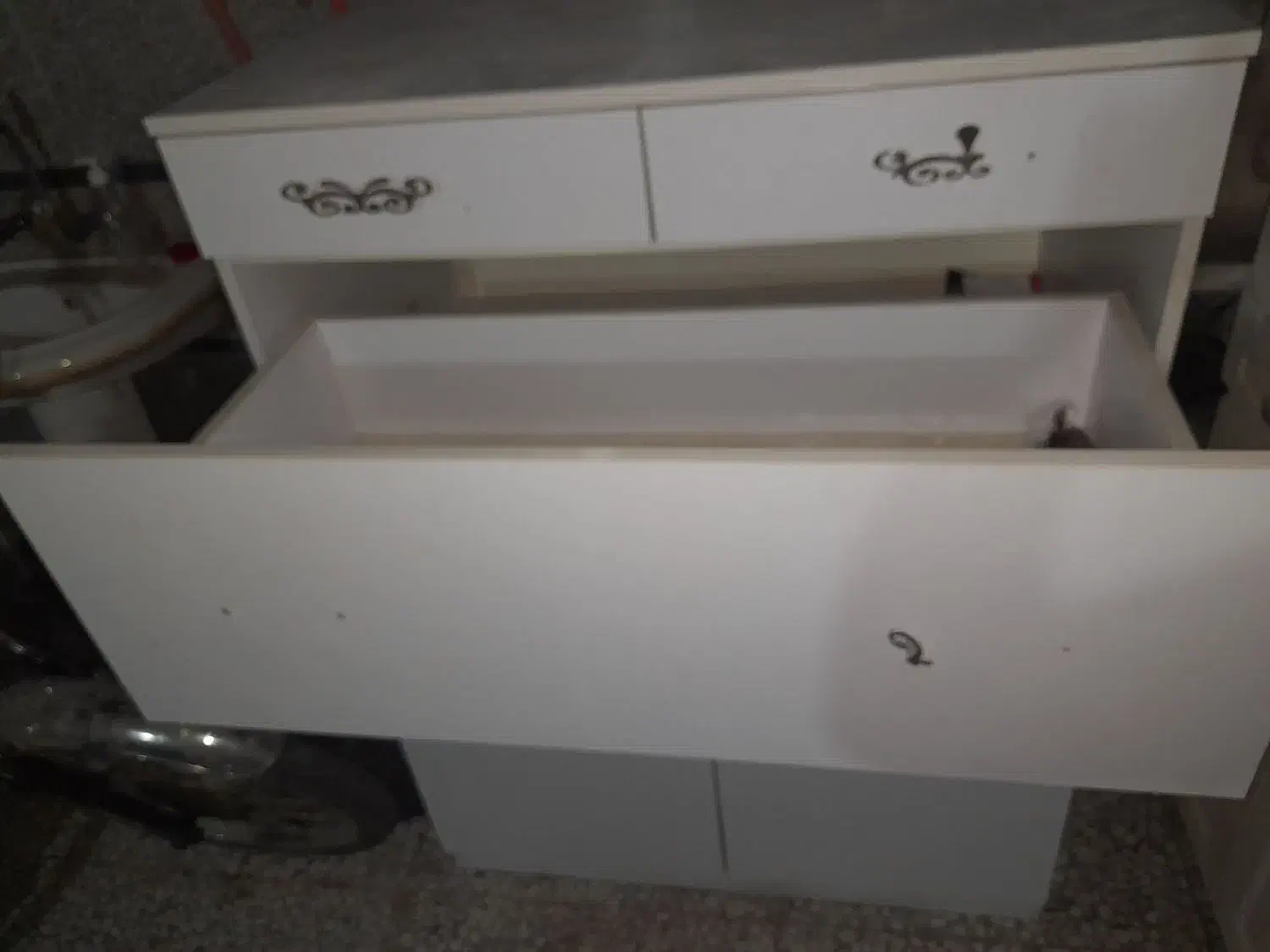 کمد|جاکفشی، کمد، دراور|قم, نوبهار|دیوار