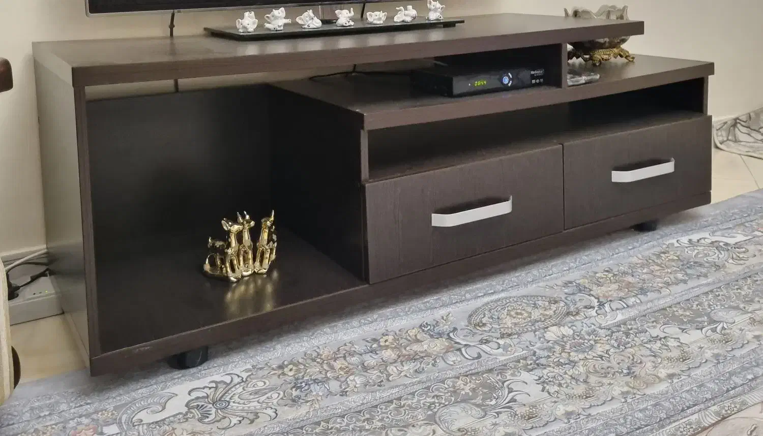 میز تلوزیون سالم بدون شکستگی|میز تلویزیون|تهران, امام زاده عبدالله|دیوار