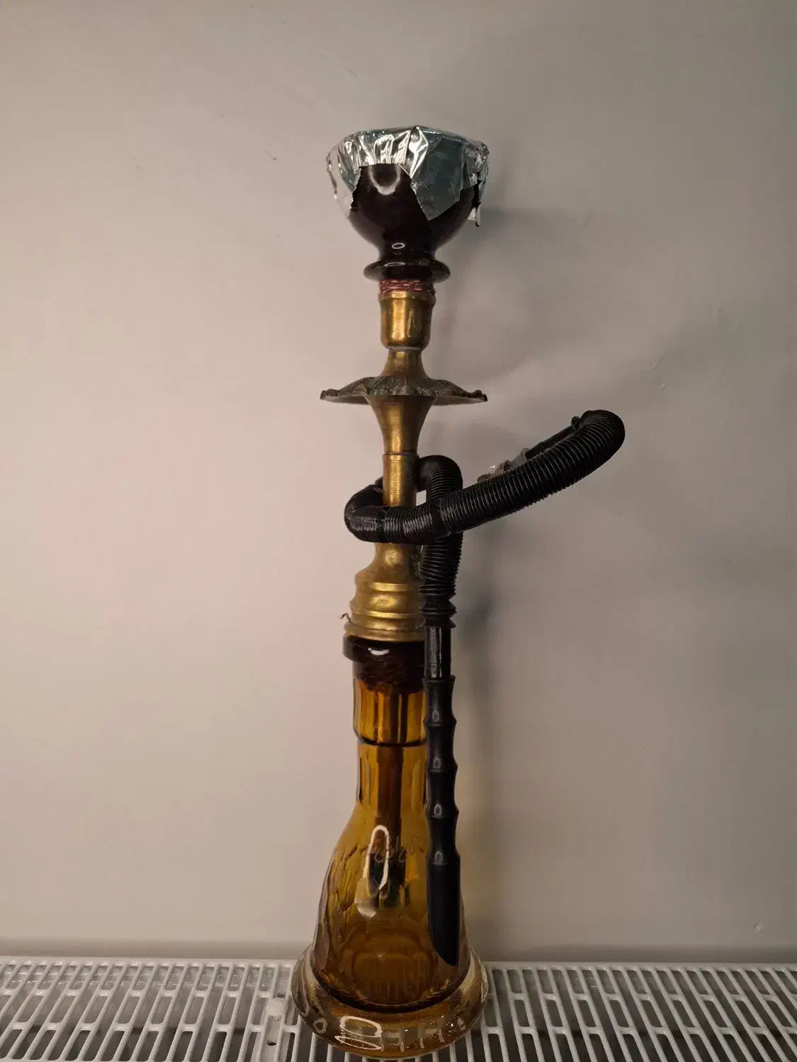 قلیان قدیمی|کلکسیون اشیاء عتیقه|بهارستان, |دیوار