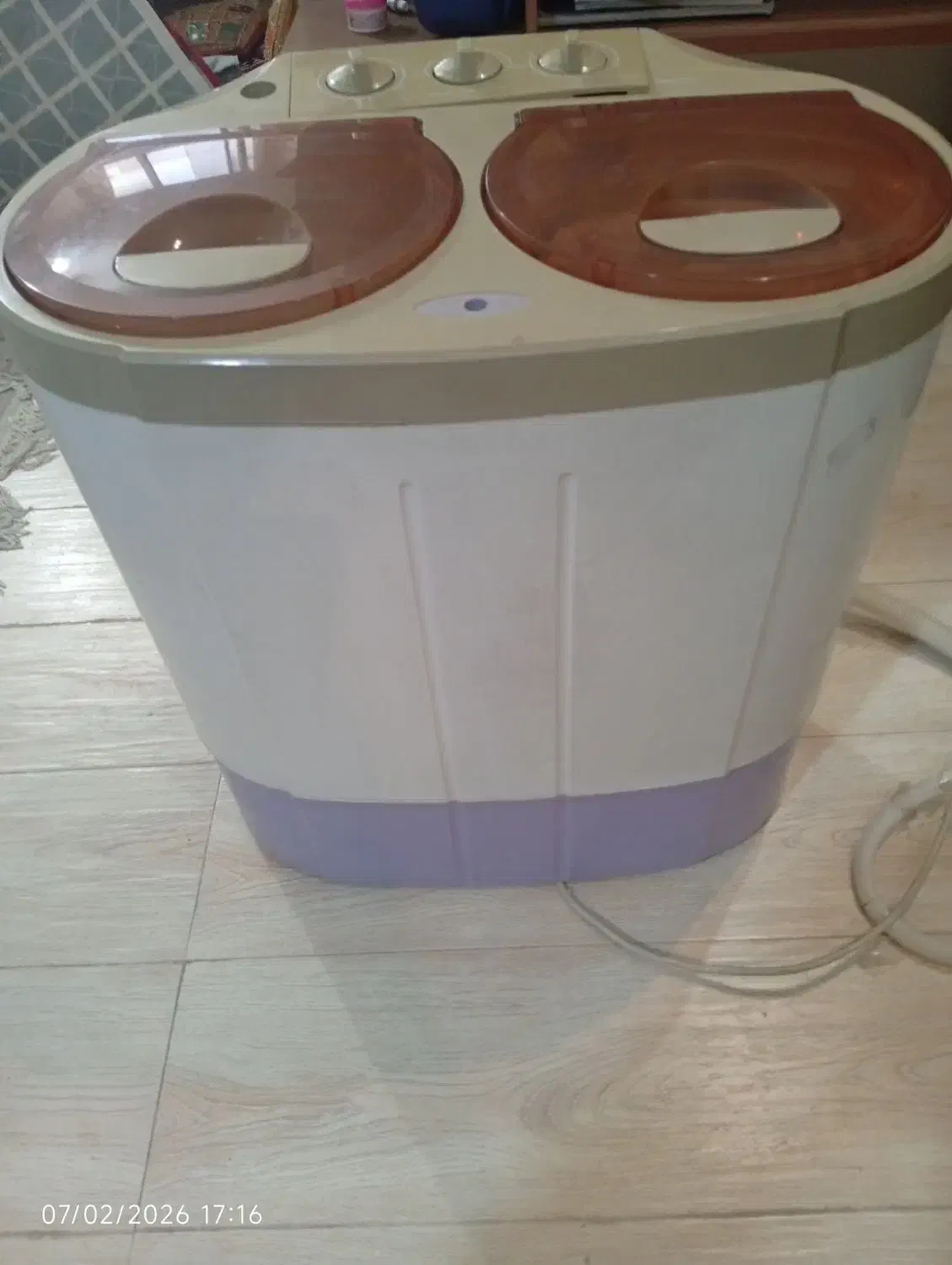 کهنه شور|ماشین لباسشویی و خشک‌کن لباس|شیراز, ریشمک|دیوار