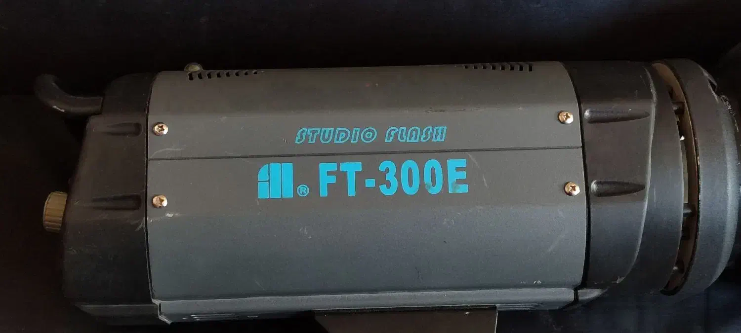 فلش عکاسی ۳۰۰فوتوتک|دوربین عکاسی و فیلمبرداری|صدرا-فارس, فاز ۱|دیوار