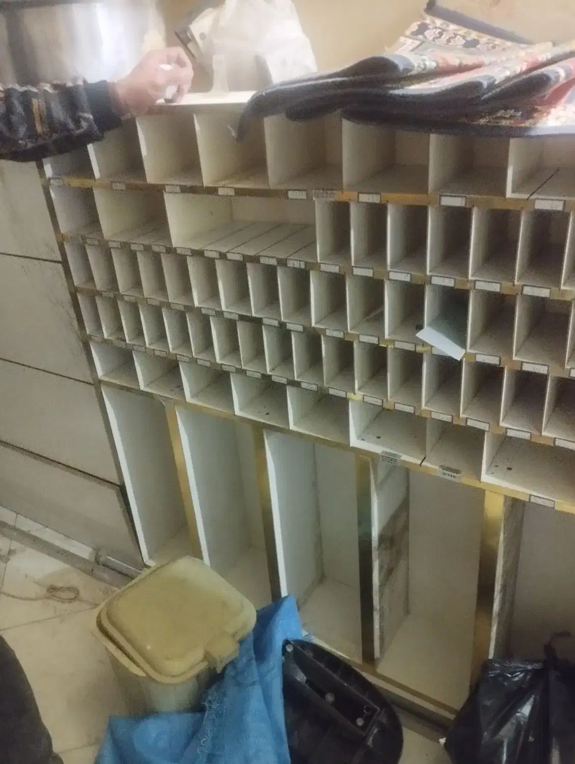 ویترین ایستاده و میزه تعمیرات جهت کار موبایل|فروشگاه و مغازه|مشهد, چهنو|دیوار