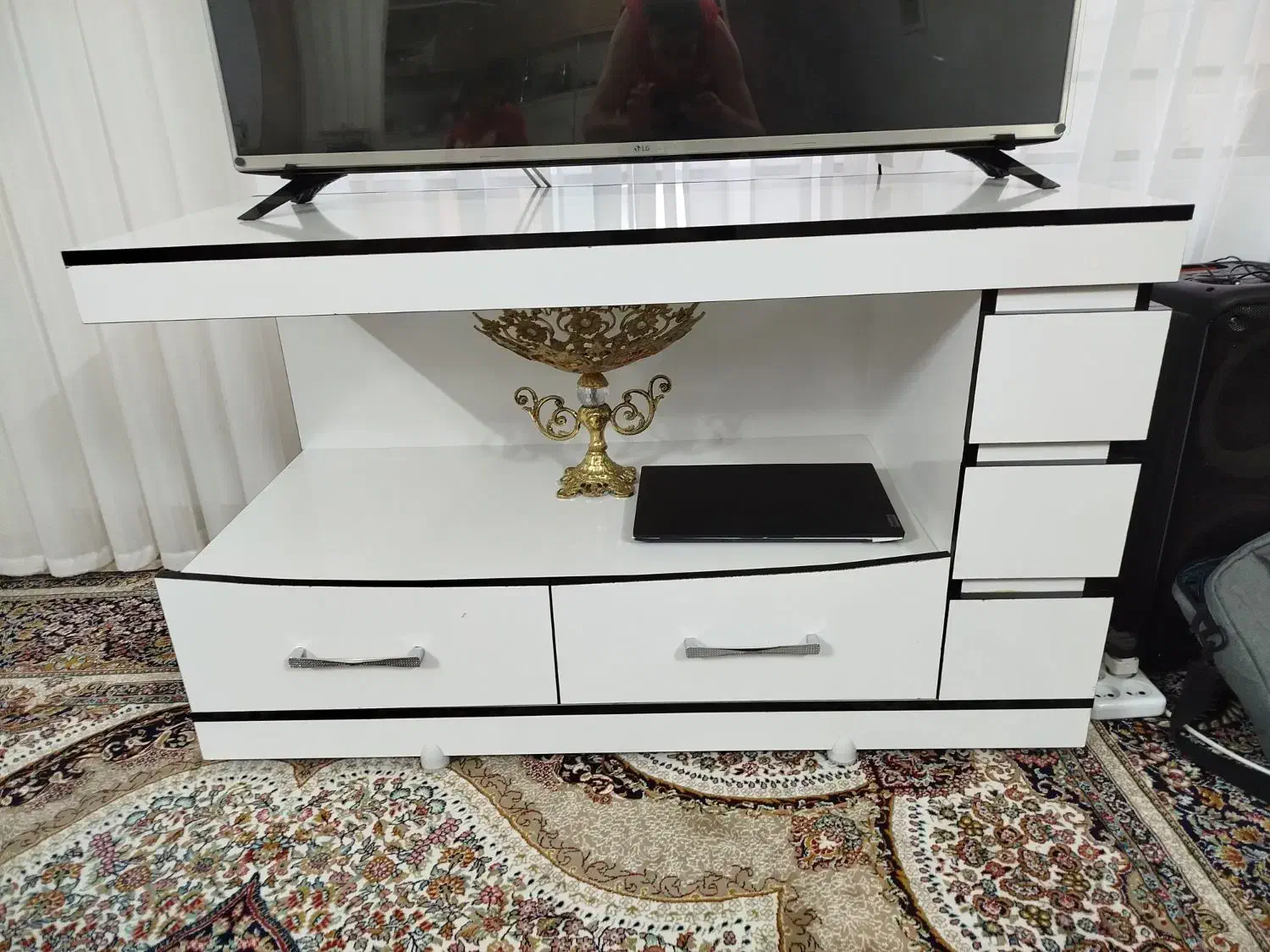 مبل درحدویک عدد میزتی وی|مبلمان خانگی و میز عسلی|نیشابور, شهید بهشتی|دیوار