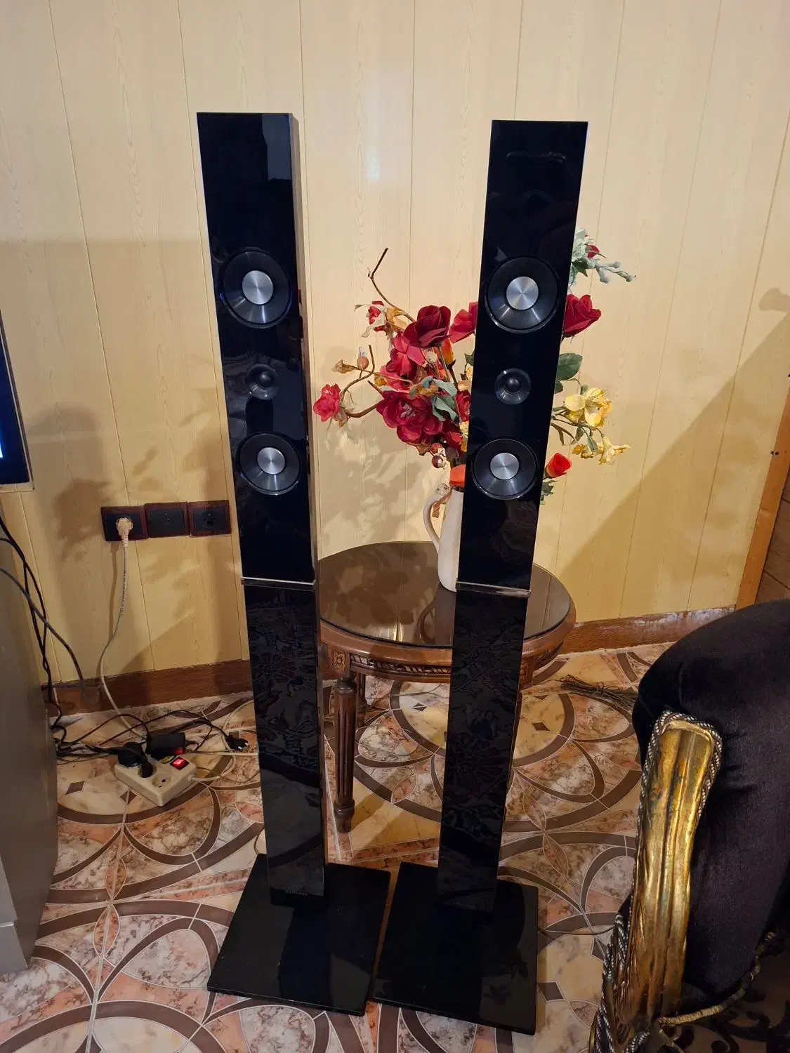 تلویزیون پاناسونیک با میز و سینما خانگی سامسونگ|تلویزیون و پروژکتور|نوشهر, |دیوار