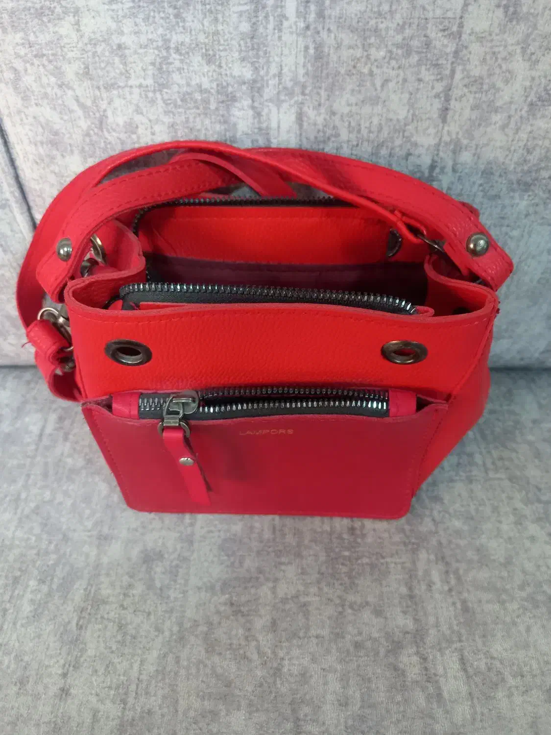 کیف|کیف، کفش، کمربند|اندیشه, اندیشه فاز ۴|دیوار