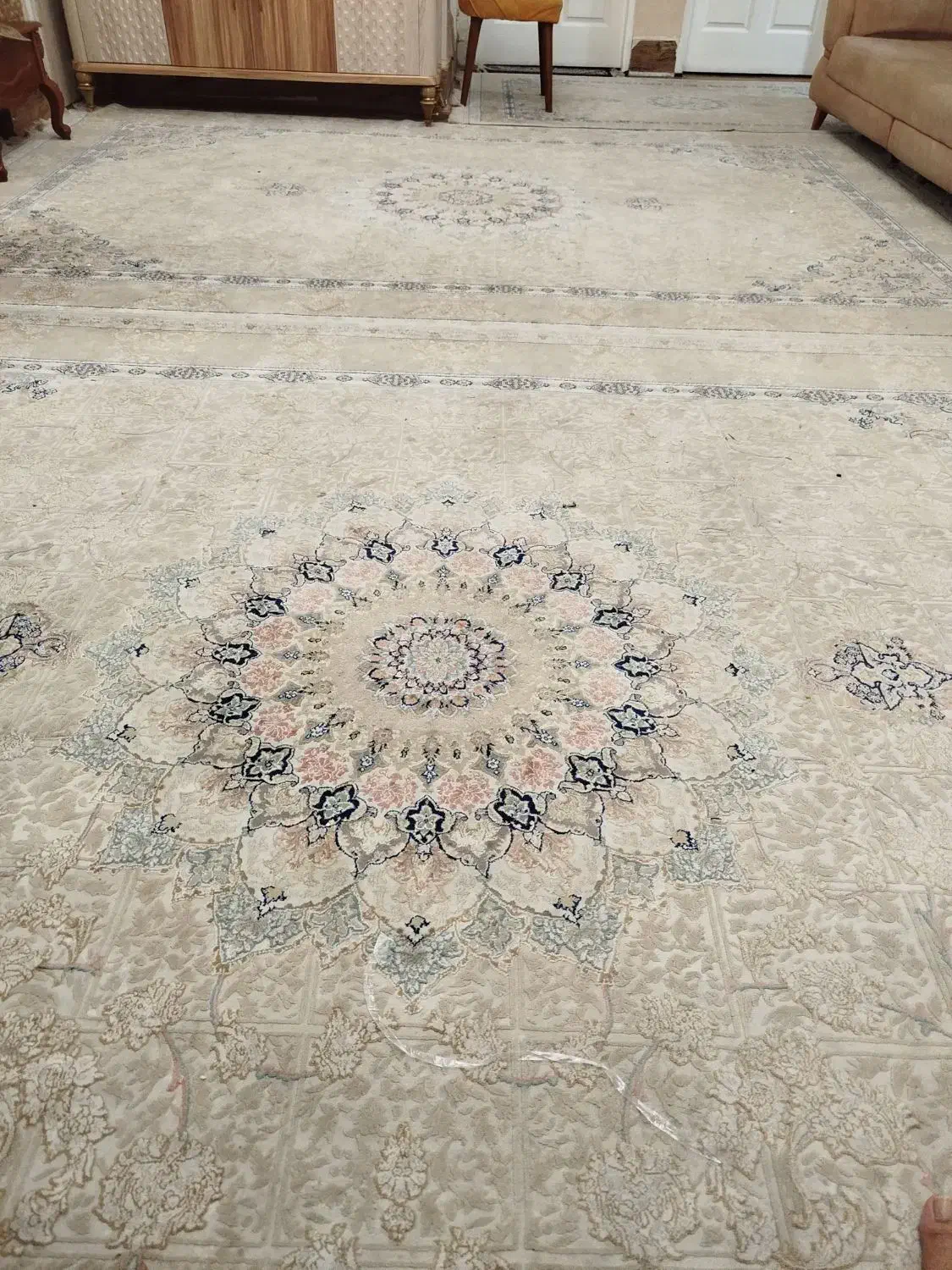 سه تخته فرش رنگ روشن ۱۰۰۰شانه طرح برجسته|فرش|زاهدان, |دیوار