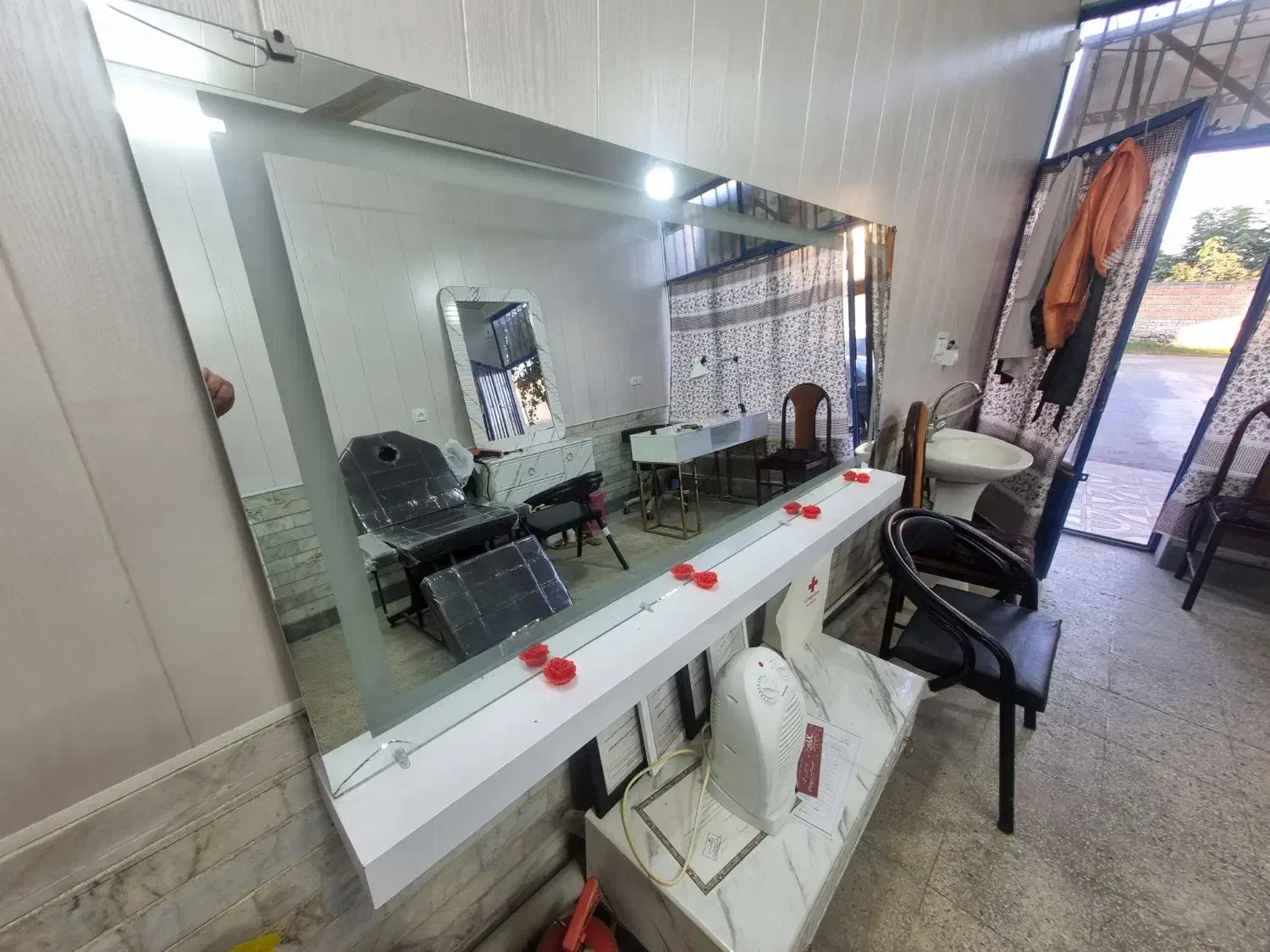 لوازم آرایشگاه زنانه|آرایشگاه و سالن‌های زیبایی|کردکوی, |دیوار