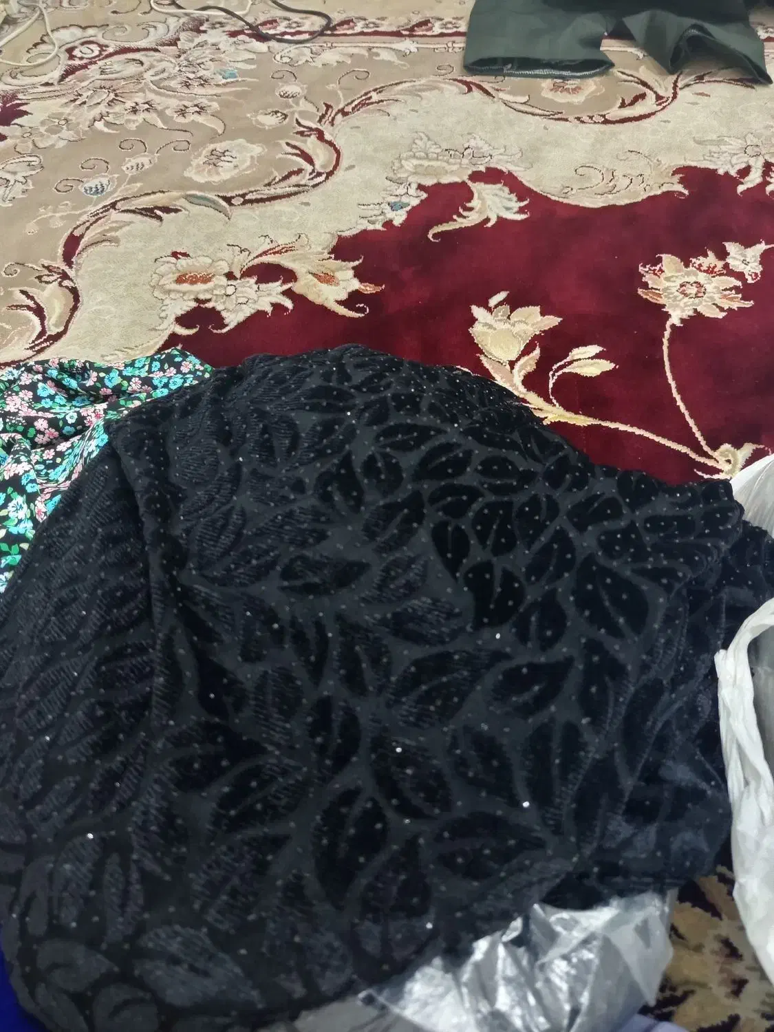 مخمل آبی کاربنی با چادر|لباس|یاسوج, |دیوار