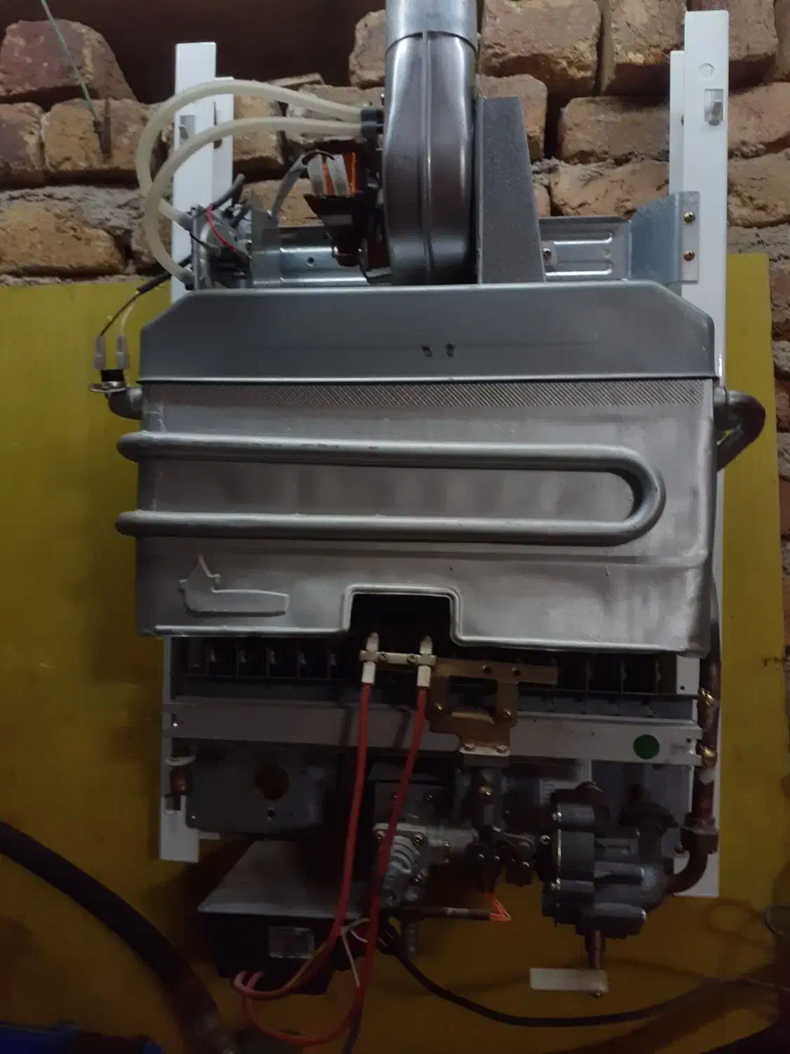 آبگرمکن دیواری بوتان|آبگرمکن، پکیج، شوفاژ|نوشین شهر, |دیوار