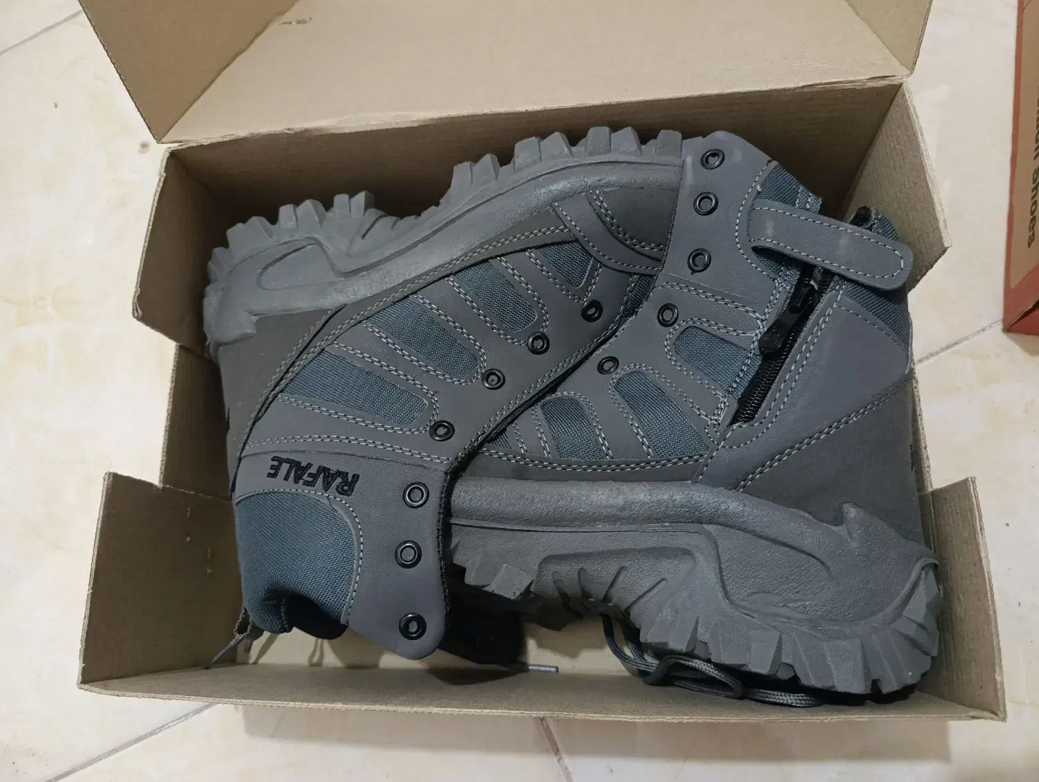 کفش رافائل کوهنوردی تک و عمده|کیف، کفش، کمربند|مشهد, کوی المهدی|دیوار