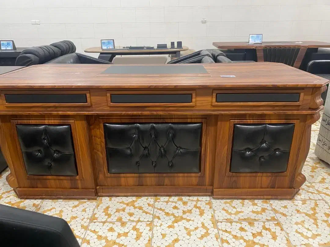 صندلی دسته عصایی چرم براق|دفتر کار|حمیدیا, |دیوار