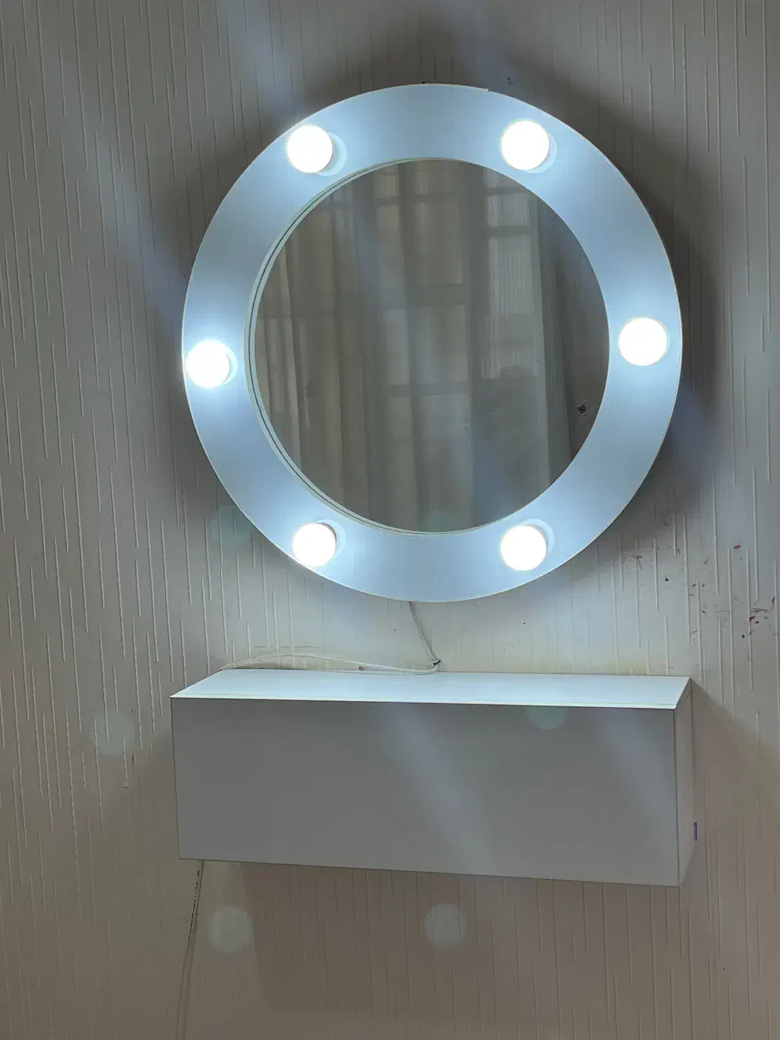 اینه چراغ دار گرد با میز|آینه|رشت, چمارسرا|دیوار