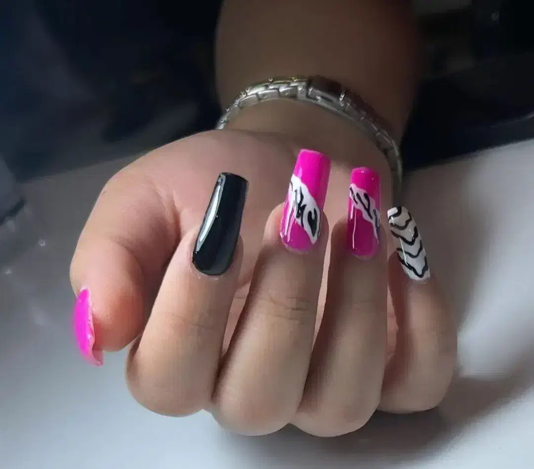 کاشت ناخن سورشجان|خدمات آرایشگری و زیبایی|لاران, |دیوار