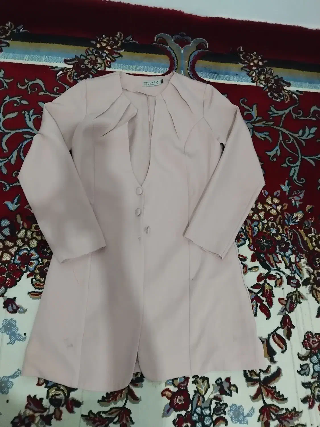 تعدادی مانتوکتی|لباس|ازنا, |دیوار