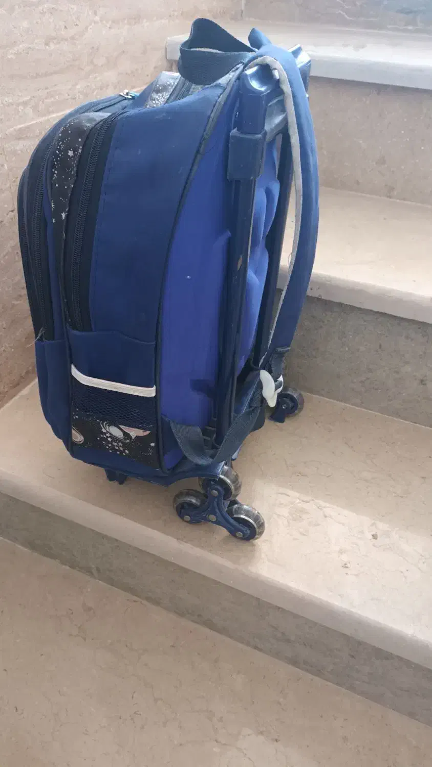 کیف چرخدار مدرسه|کیف، کفش، کمربند|شاهین‌شهر, اقبال لاهوری|دیوار