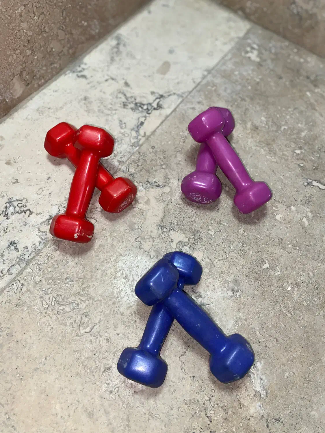 سه جفت دمبل ۷۵۰ گرمی|تجهیزات ورزشی|مشهد, جاهد شهر|دیوار