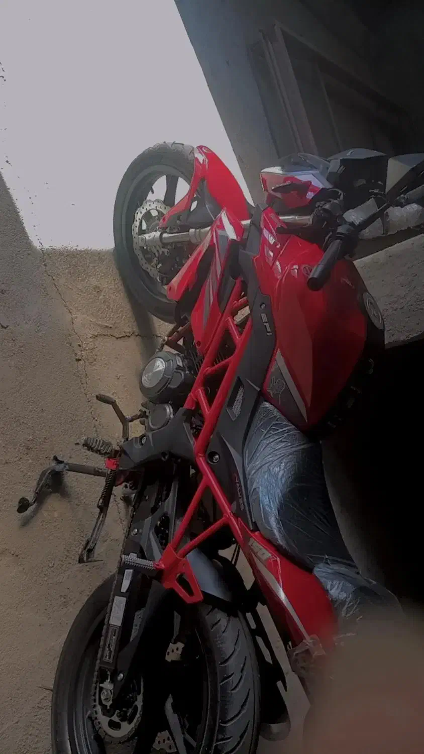 بنلی 150|موتورسیکلت|سندرک, |دیوار