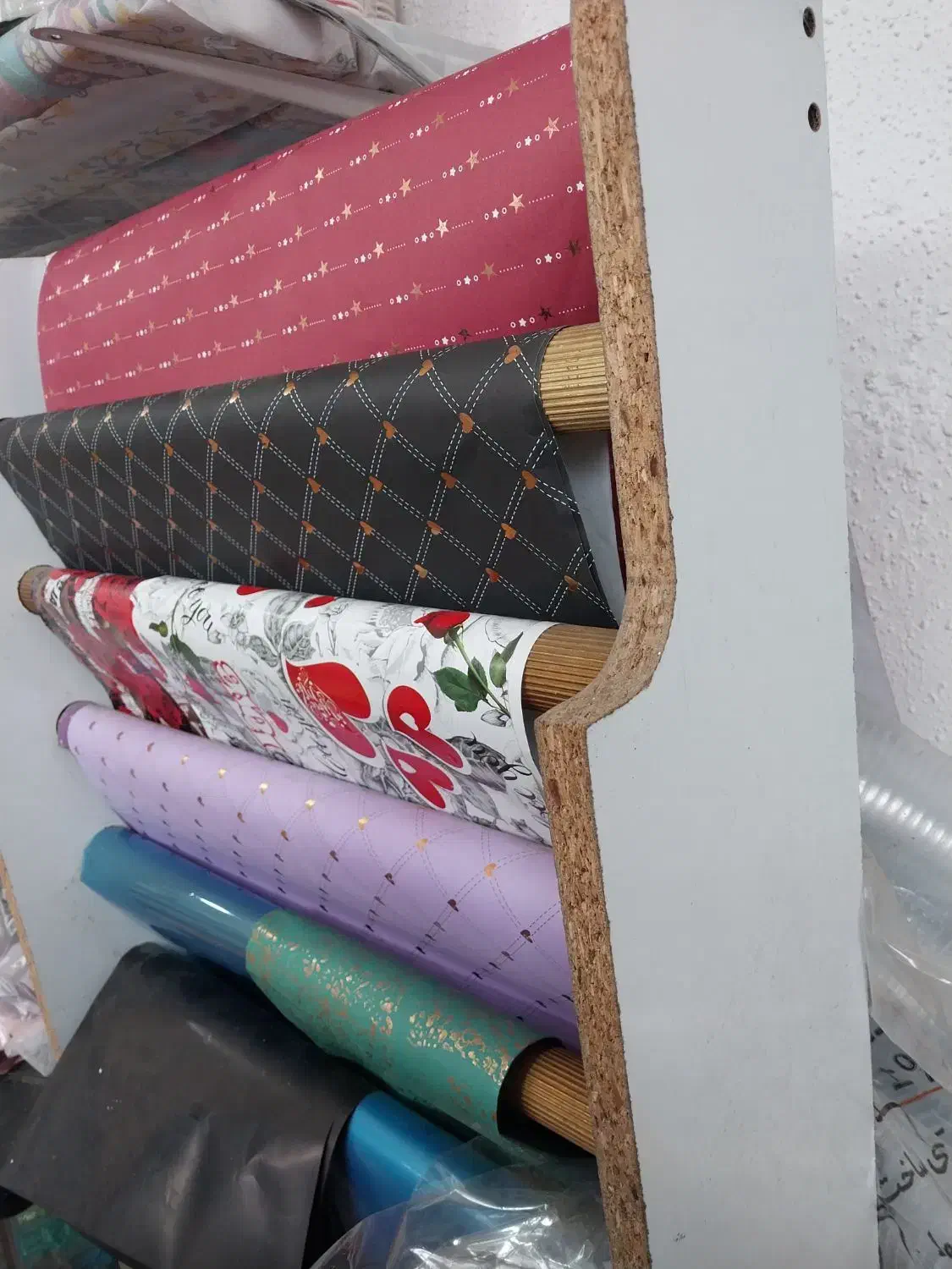 کاور  کاغذ کادو|فروشگاه و مغازه|رشت, خرسندی|دیوار