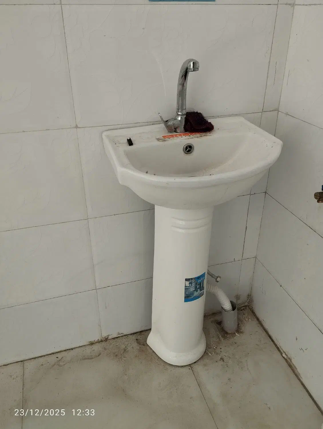 روشویی.کامل با سنگ وشیلنگ والمی شیر و سیفون زیرسنگ|لوازم سرویس بهداشتی|تربت‌حیدریه, قائم|دیوار