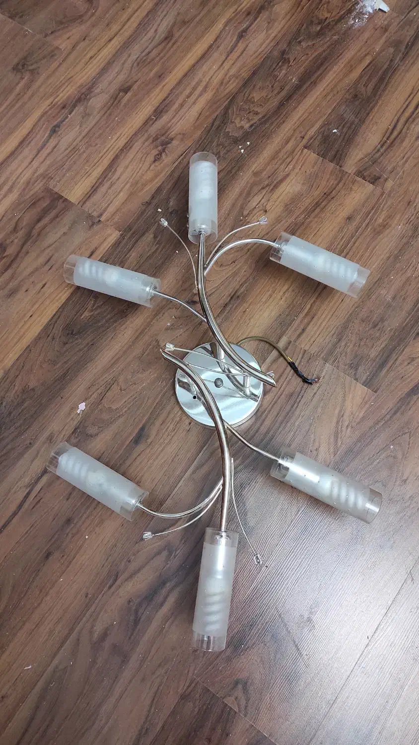 لوستر ۶ شاخه کاملا سالم و کم کارکرده|لوستر و چراغ آویز|شیراز, معالی‌آباد|دیوار