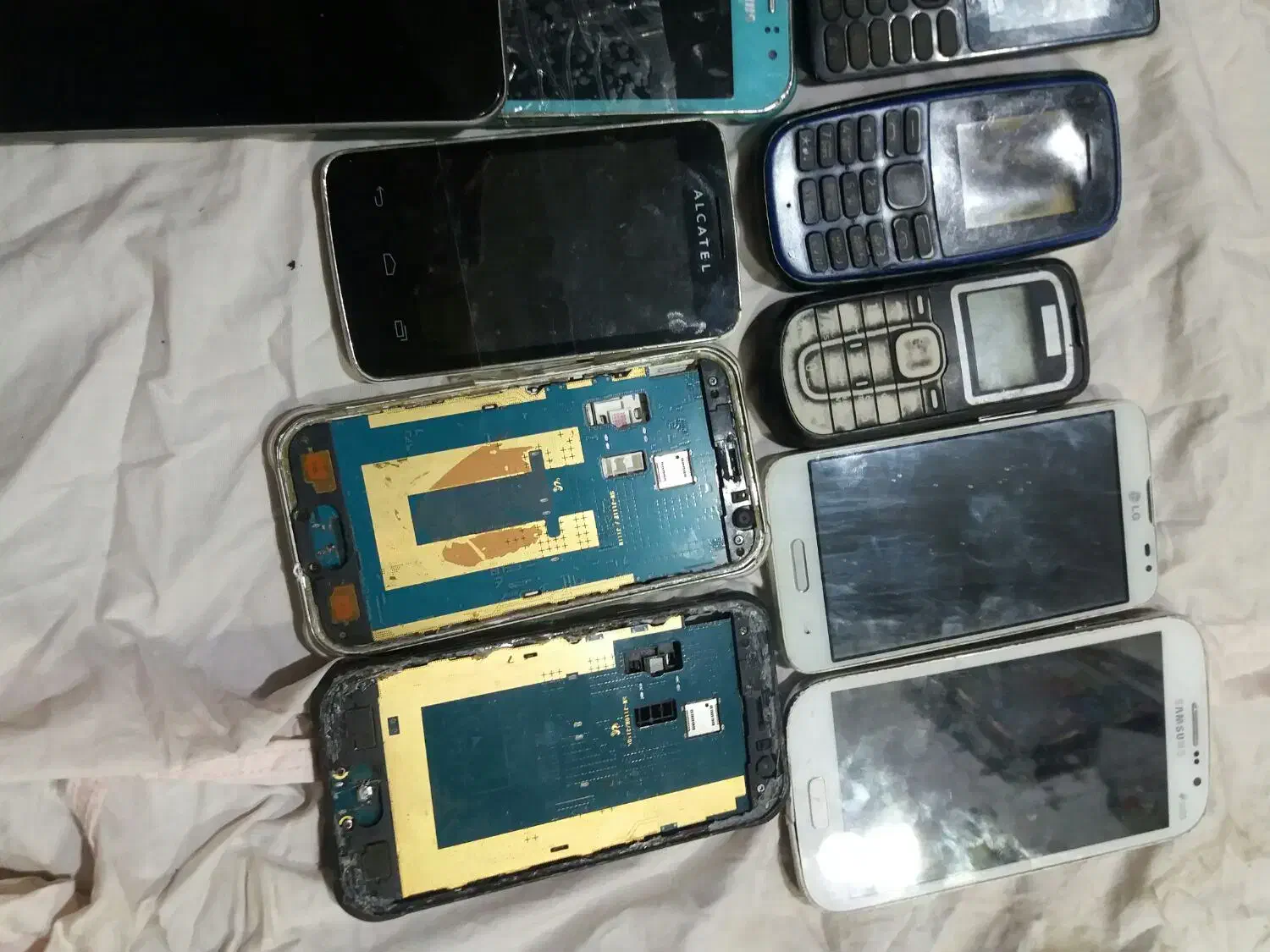 مبایل|موبایل|سبزوار, قصبه غربی|دیوار