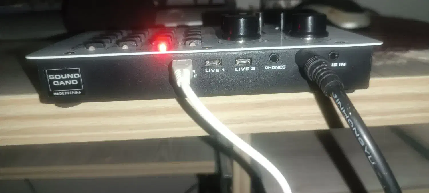 فروش فوری میکرفون ب همراه کارت صدا و سایر ادوات|صوتی و تصویری|شاهرود, |دیوار