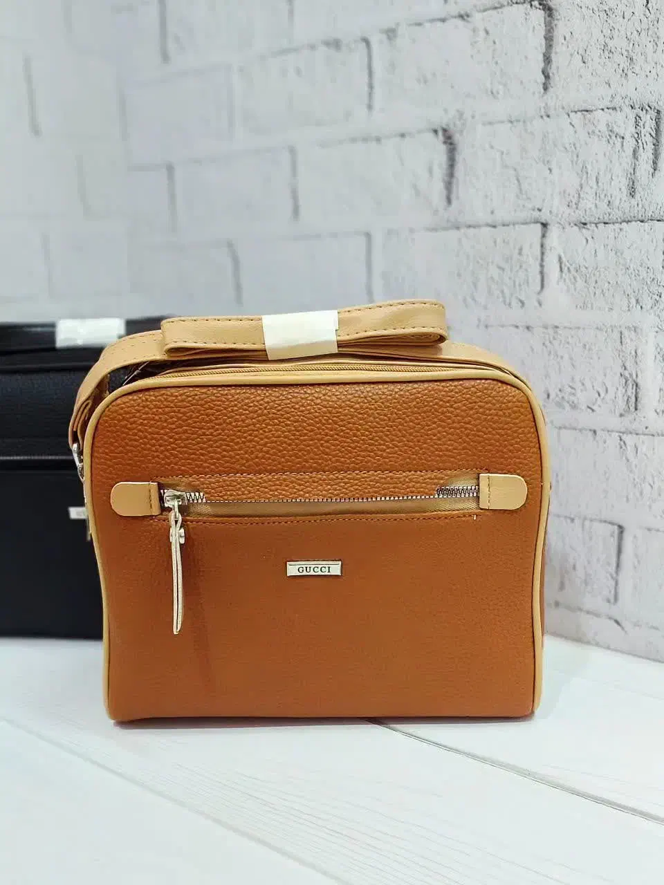 کیف روز زن/مادر|کیف، کفش، کمربند|کاشان, میدان کهنه|دیوار