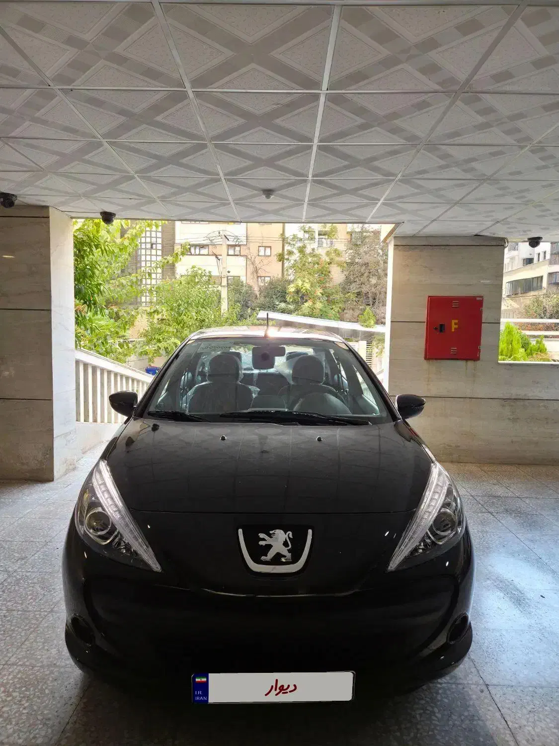 207 مشکی دنده اتومات سقف فلز|خودرو سواری و وانت|شیراز, معالیآباد|دیوار