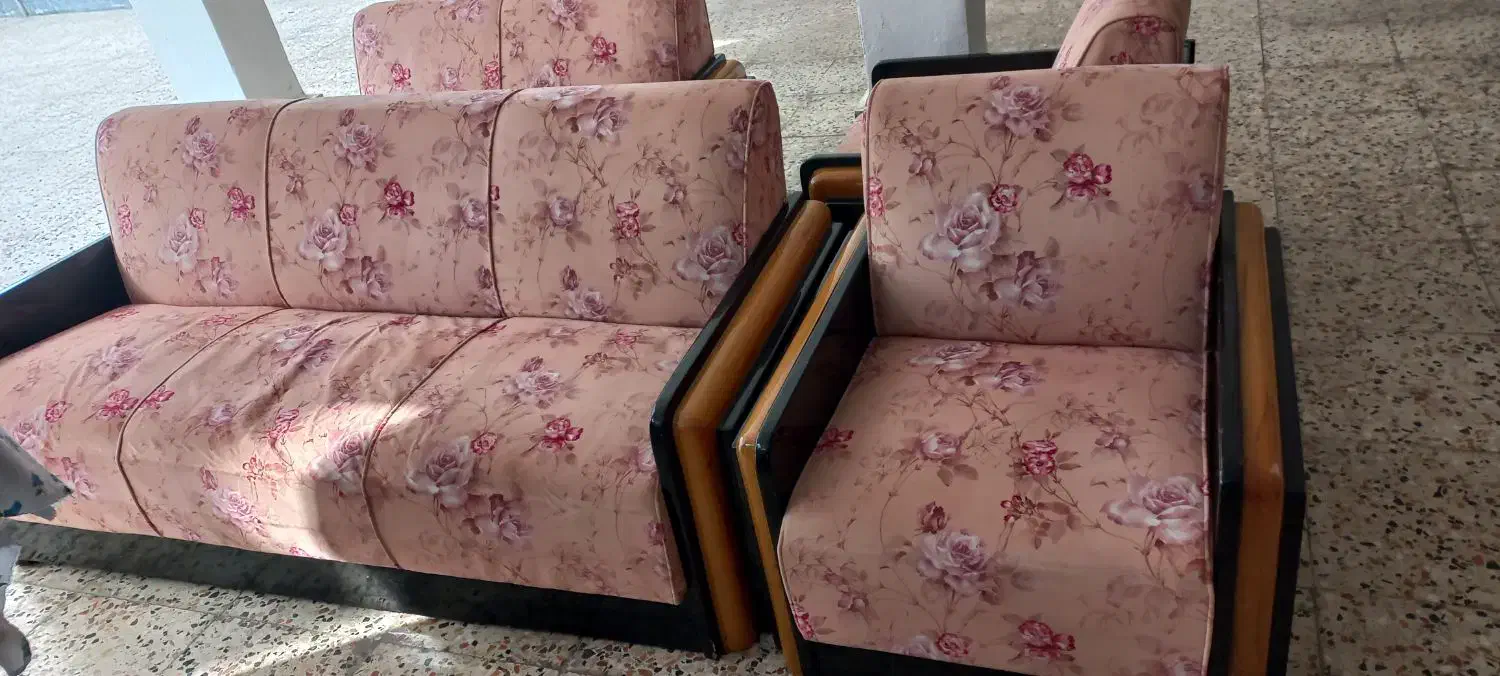 مبل ۷نفره کاملا سالم با میزجلو مبلی بزرگ فقط ۳تومن|مبلمان خانگی و میز عسلی|رشت, نخودچر|دیوار