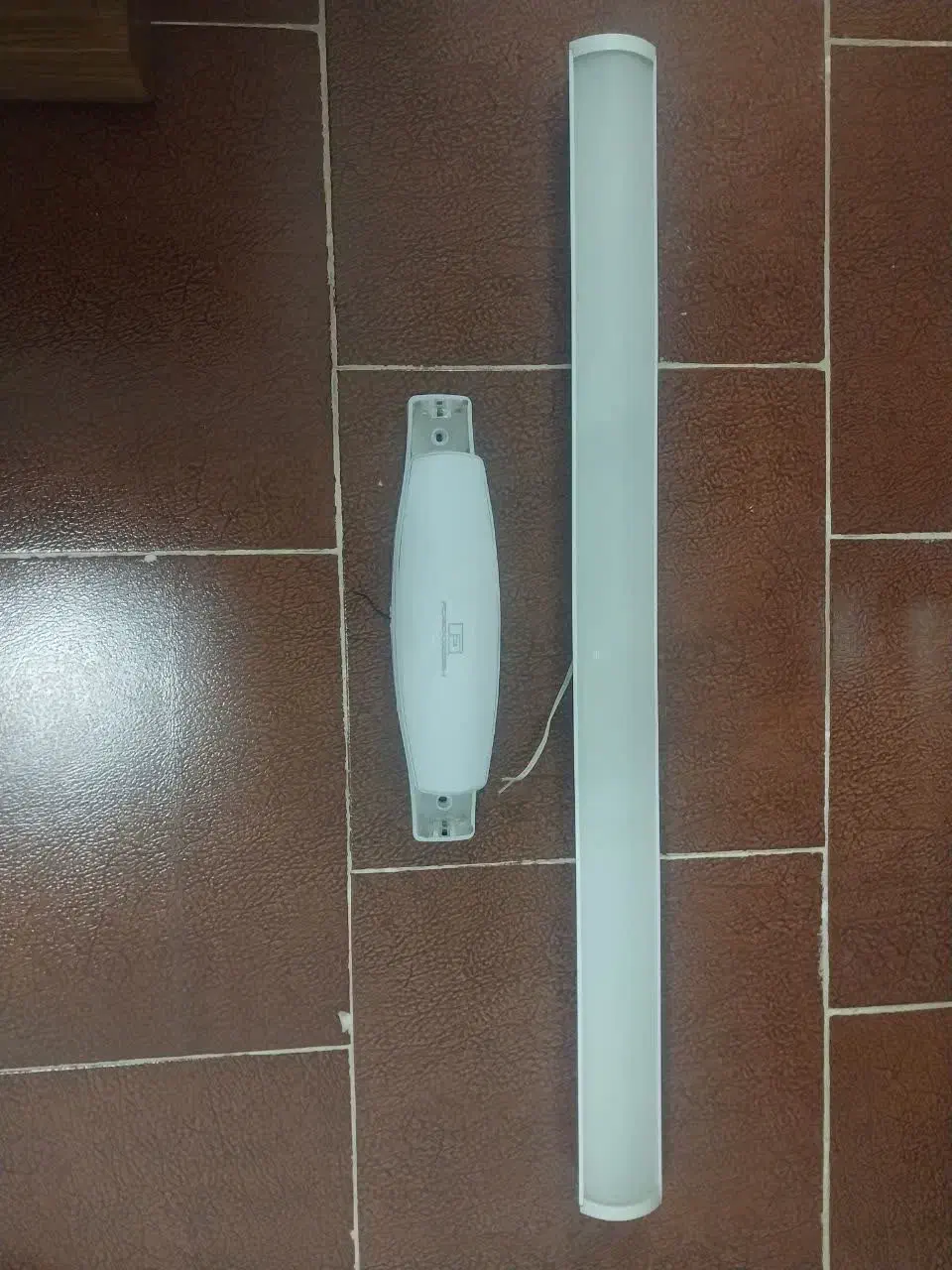 براکت مهتابی|لامپ و چراغ|قم, زنبیل آباد|دیوار