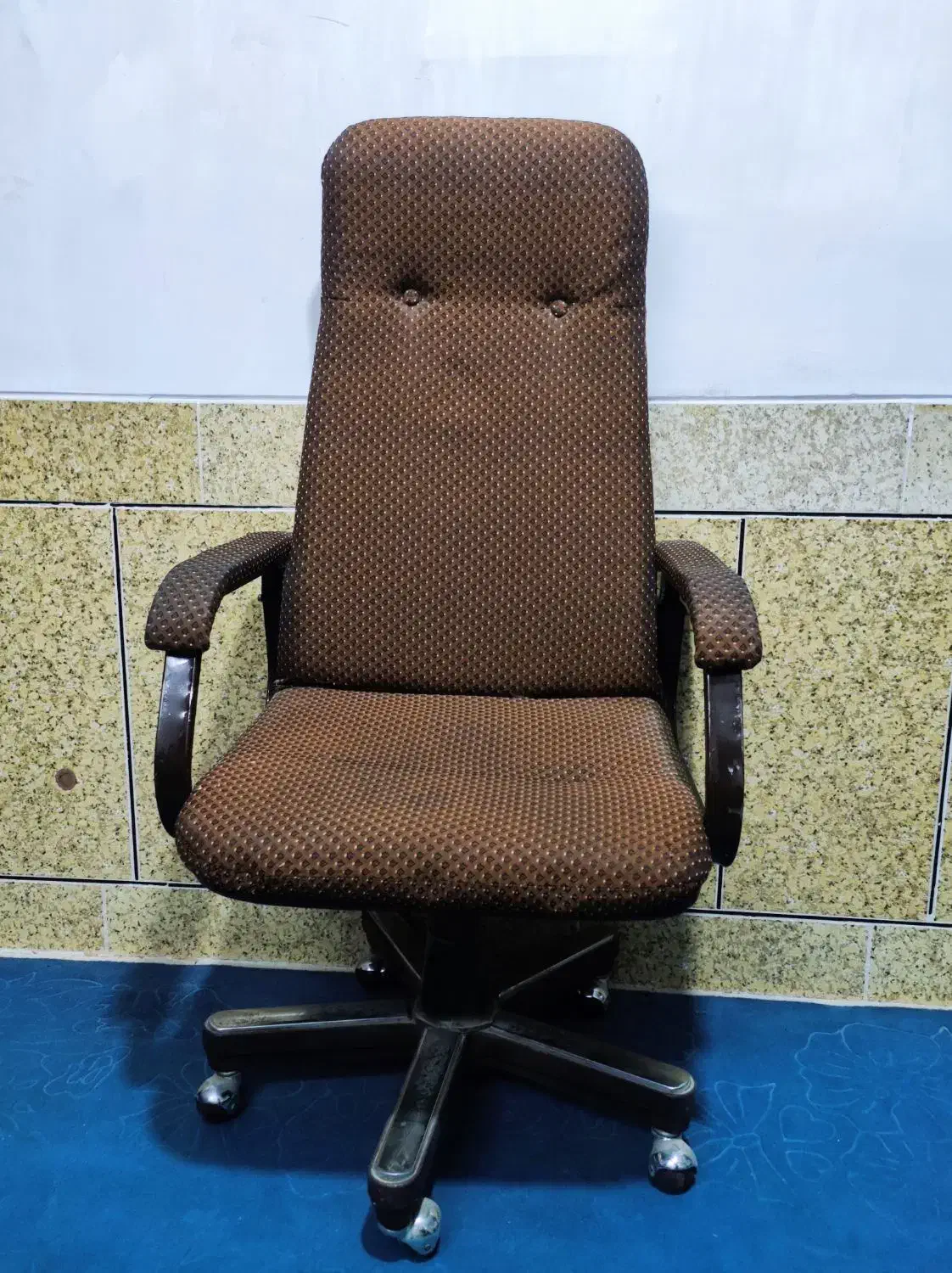 صندلی چرخ دار|صندلی و نیمکت|فلاورجان, |دیوار