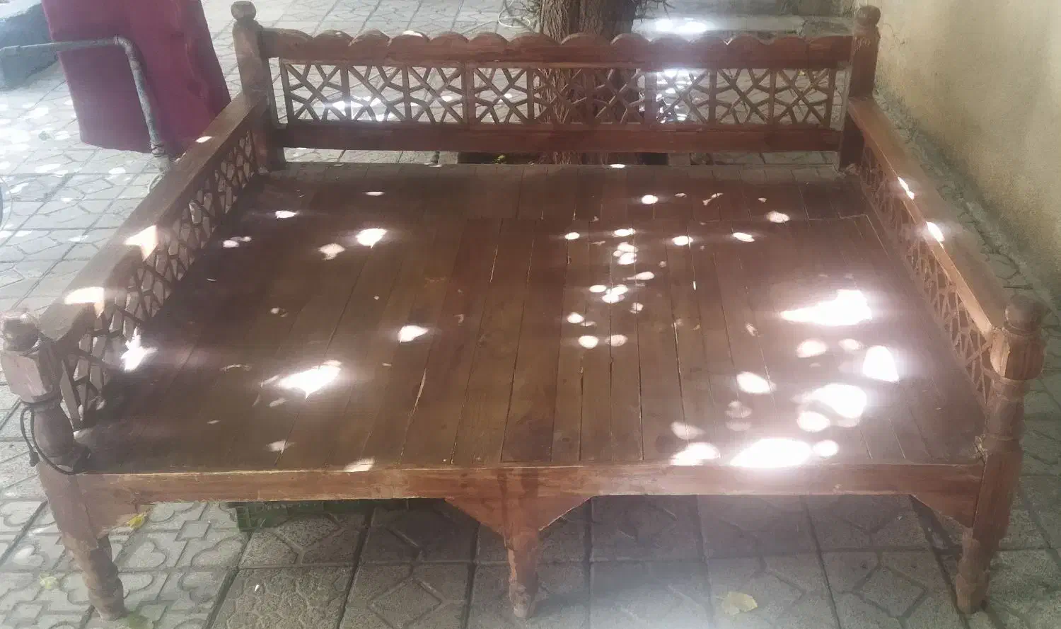 1عدد تخت چوبی 4 نفره و  4 عدد نیمکت چوبی|تخت و سرویس خواب|کرمانشاه, |دیوار