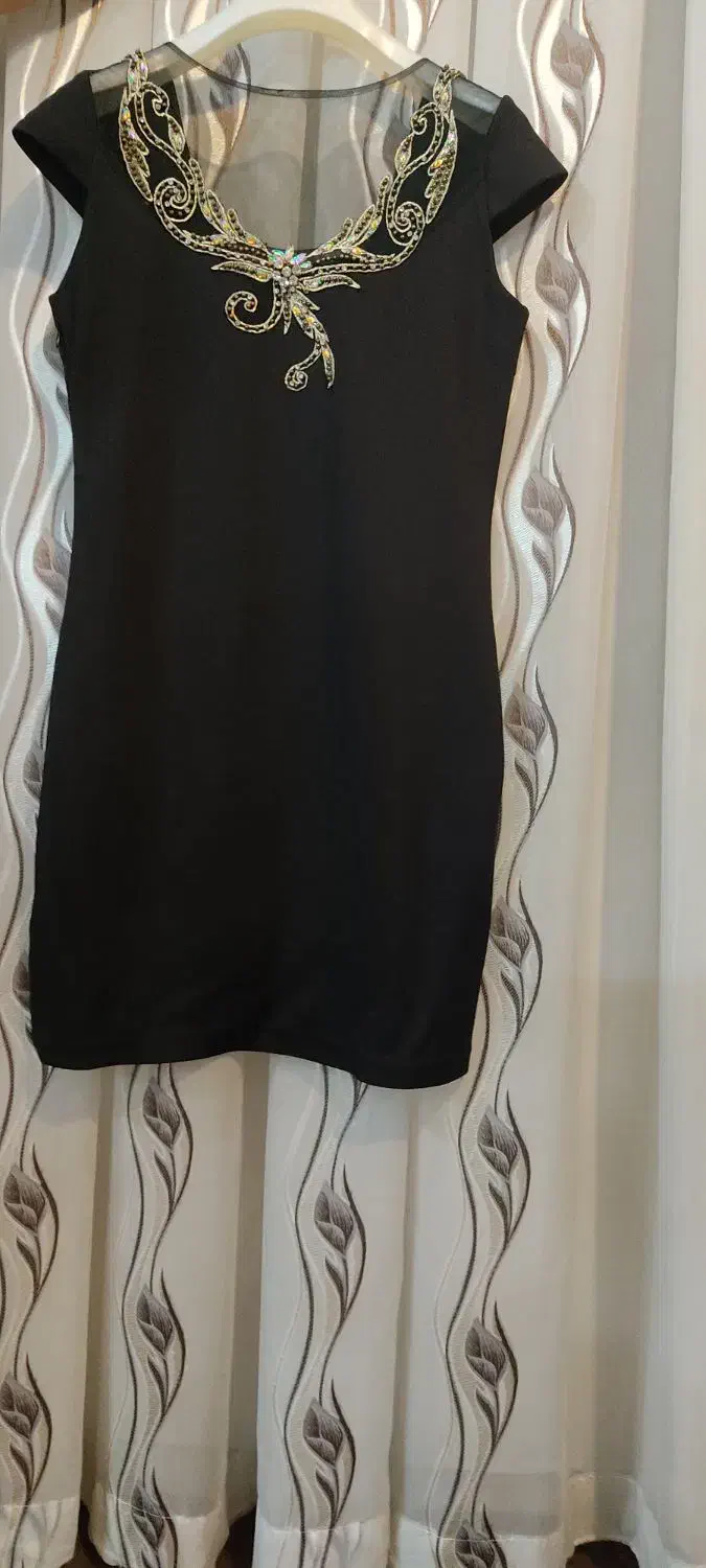 لباس مجلسی|لباس|خوی, |دیوار