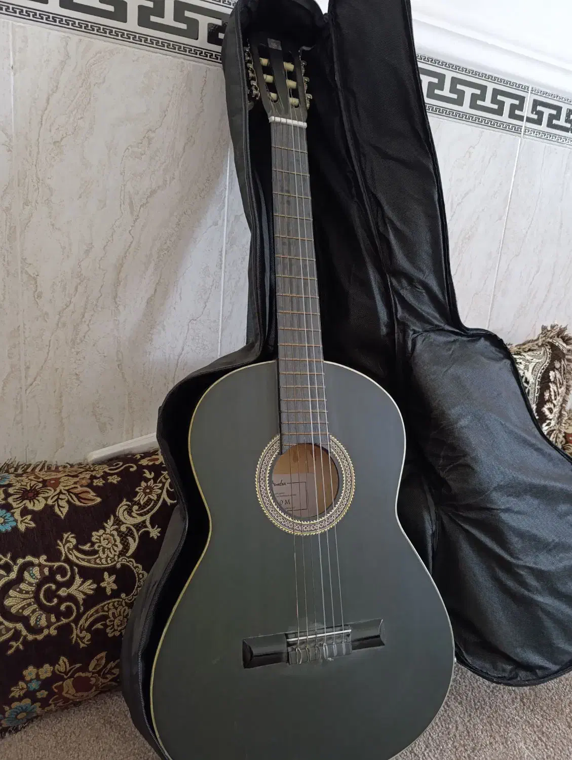 گیتار|گیتار، بیس، امپلیفایر|آبپخش, |دیوار