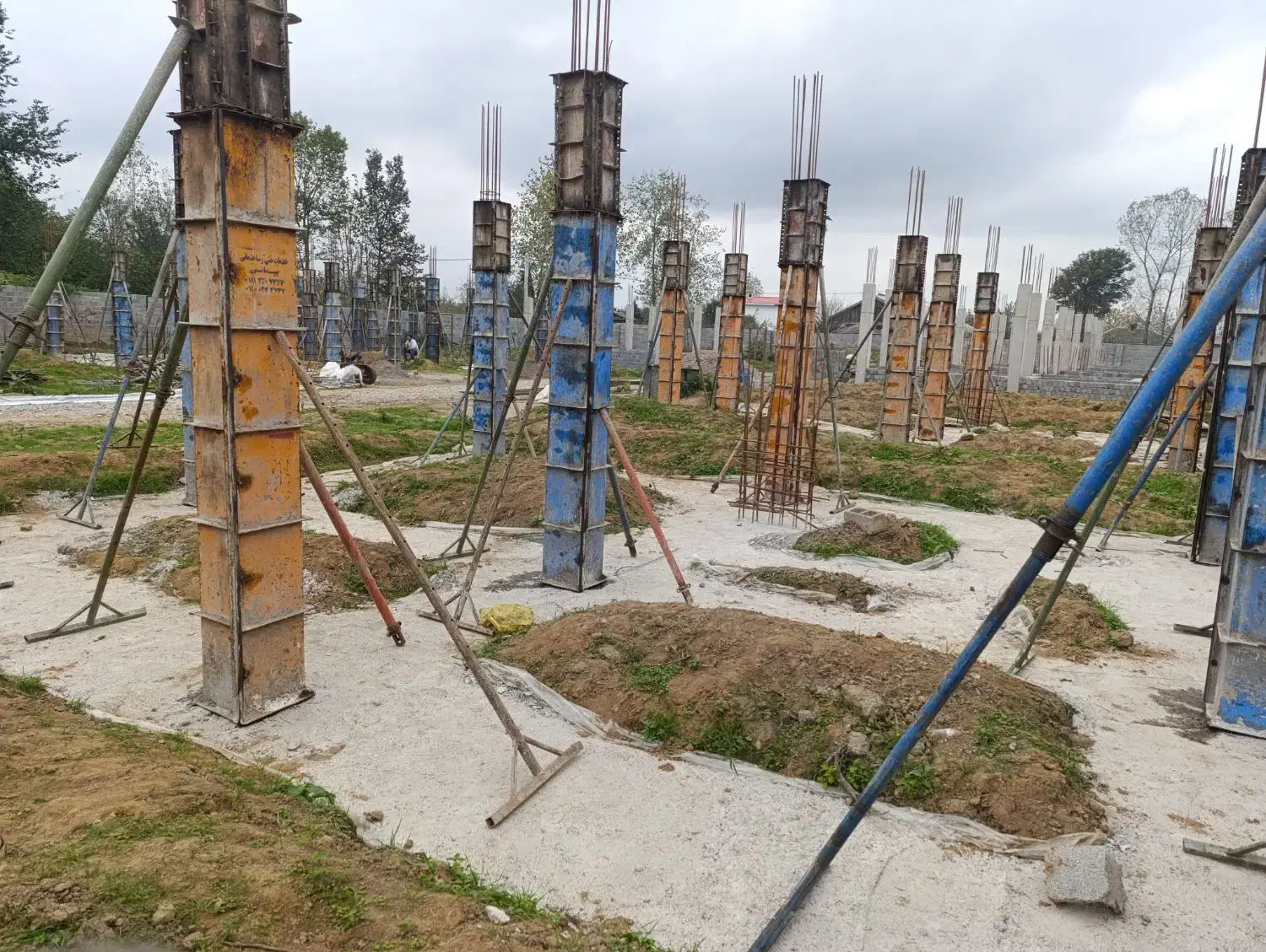 آرماتوربندی وقالببندی ساختمان و...|خدمات پیشه و مهارت|فومن, |دیوار